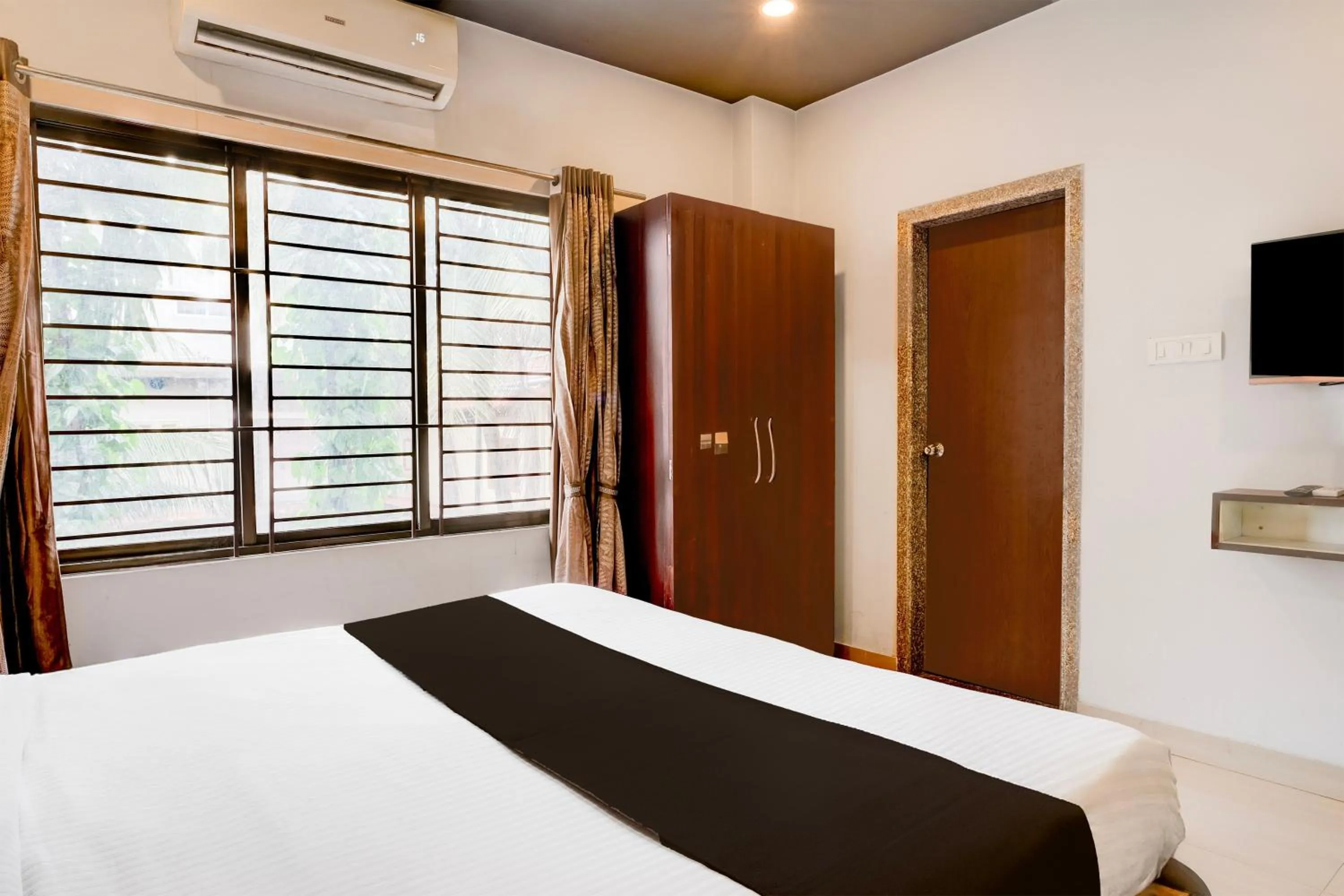 Bedroom, Bed in Super Townhouse Beltola Tiniali Formerly Hotel Pratishtha