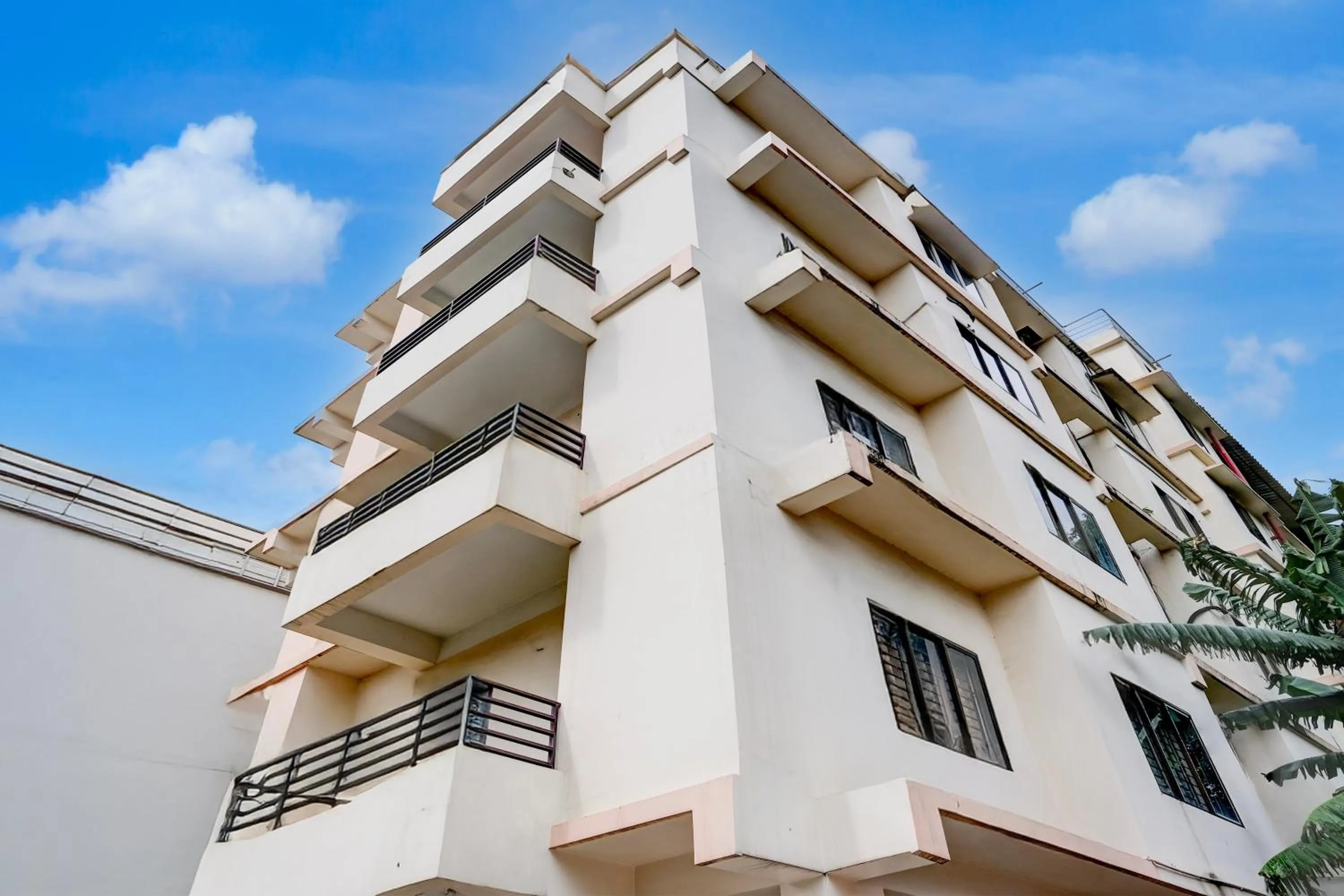 Facade/entrance in Super Townhouse Beltola Tiniali Formerly Hotel Pratishtha