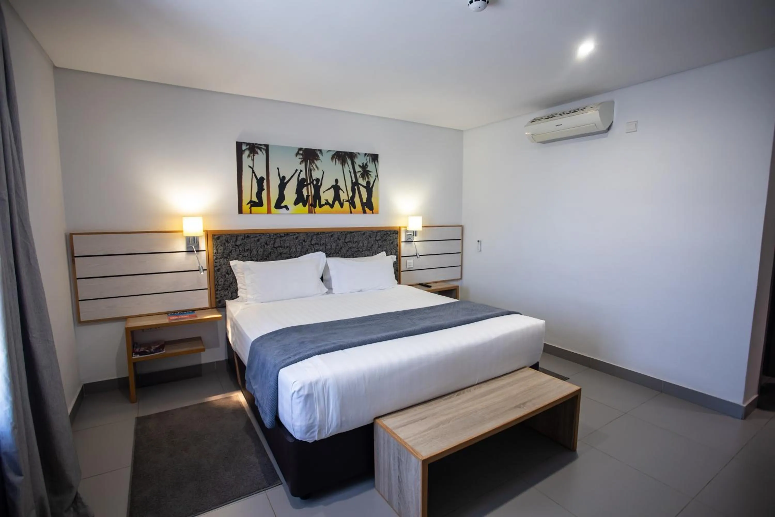 Property building, Bed in Travelodge