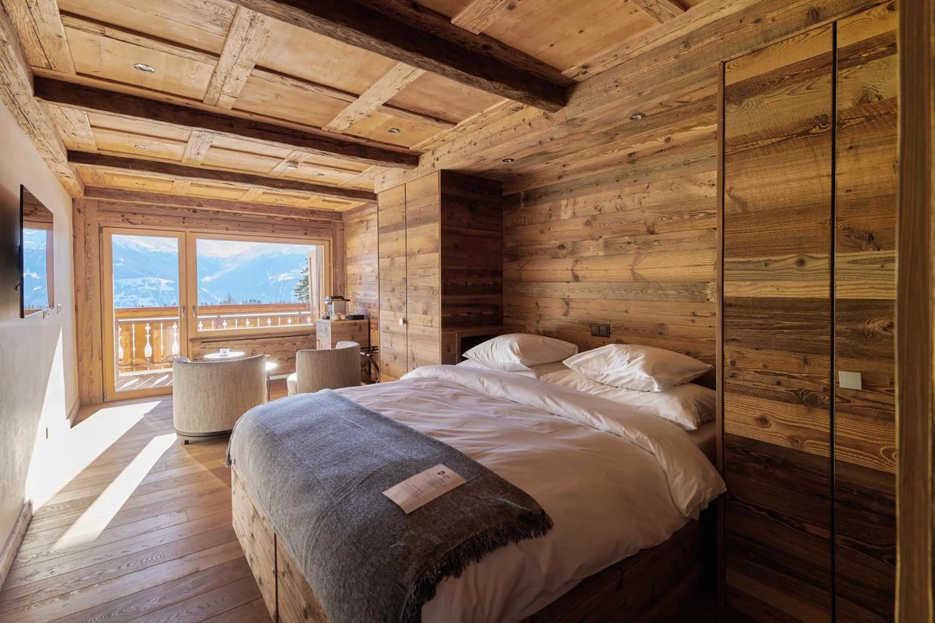 Photo of the whole room, Bed in Aïda Hôtel & Spa - "Adults Only" Relais & Châteaux