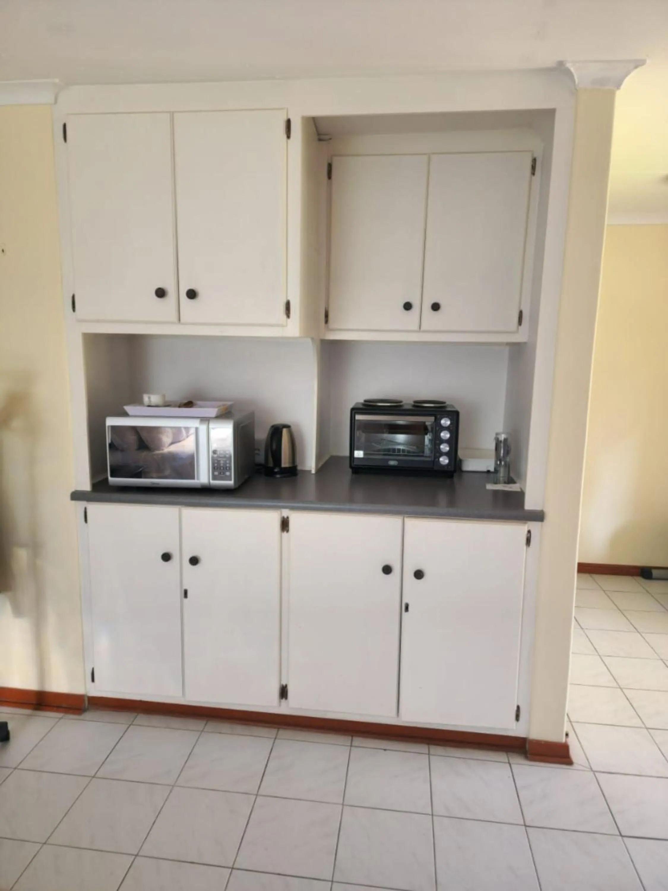 Kitchen or kitchenette in The Hills Guest House