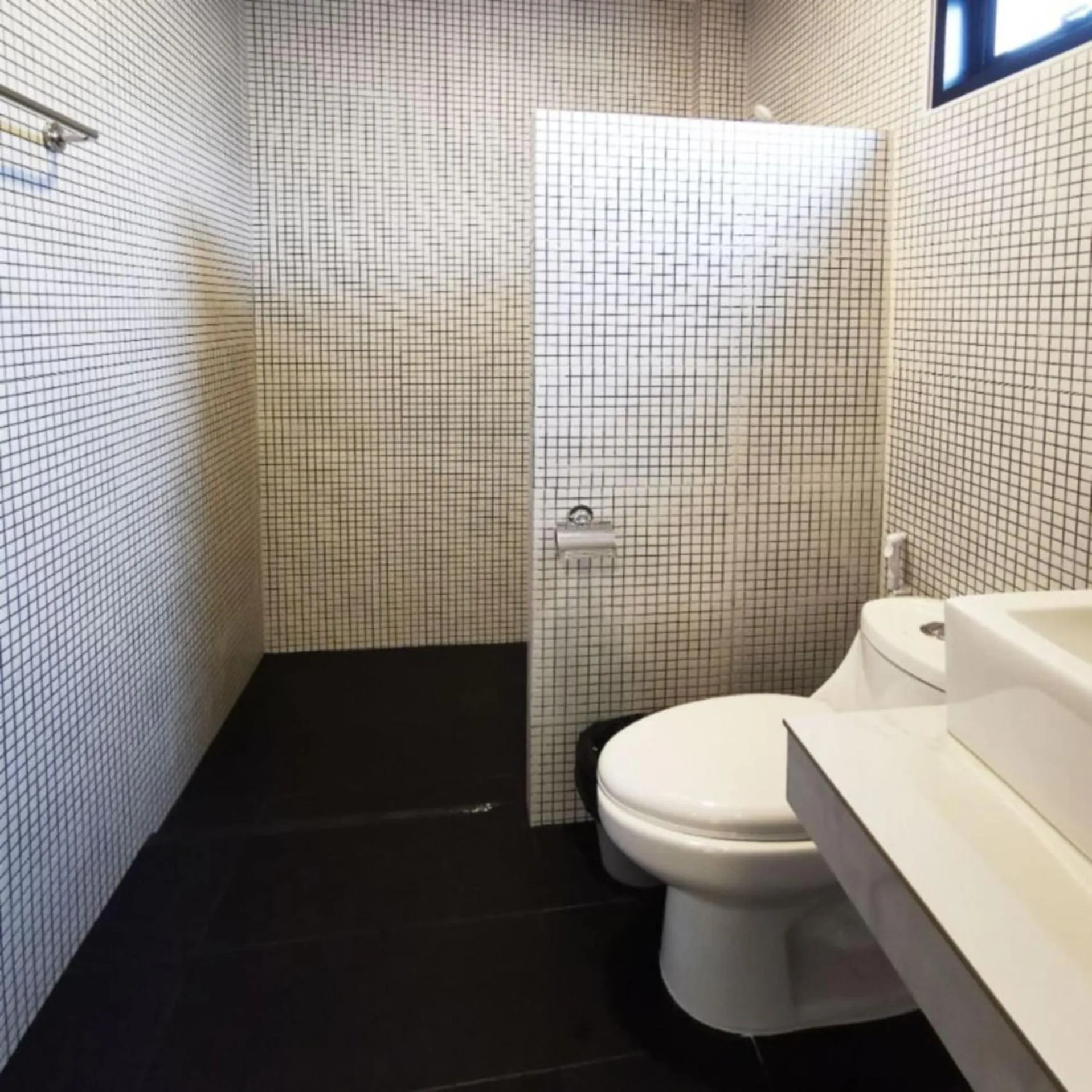 Bathroom in The Middle Town SHA