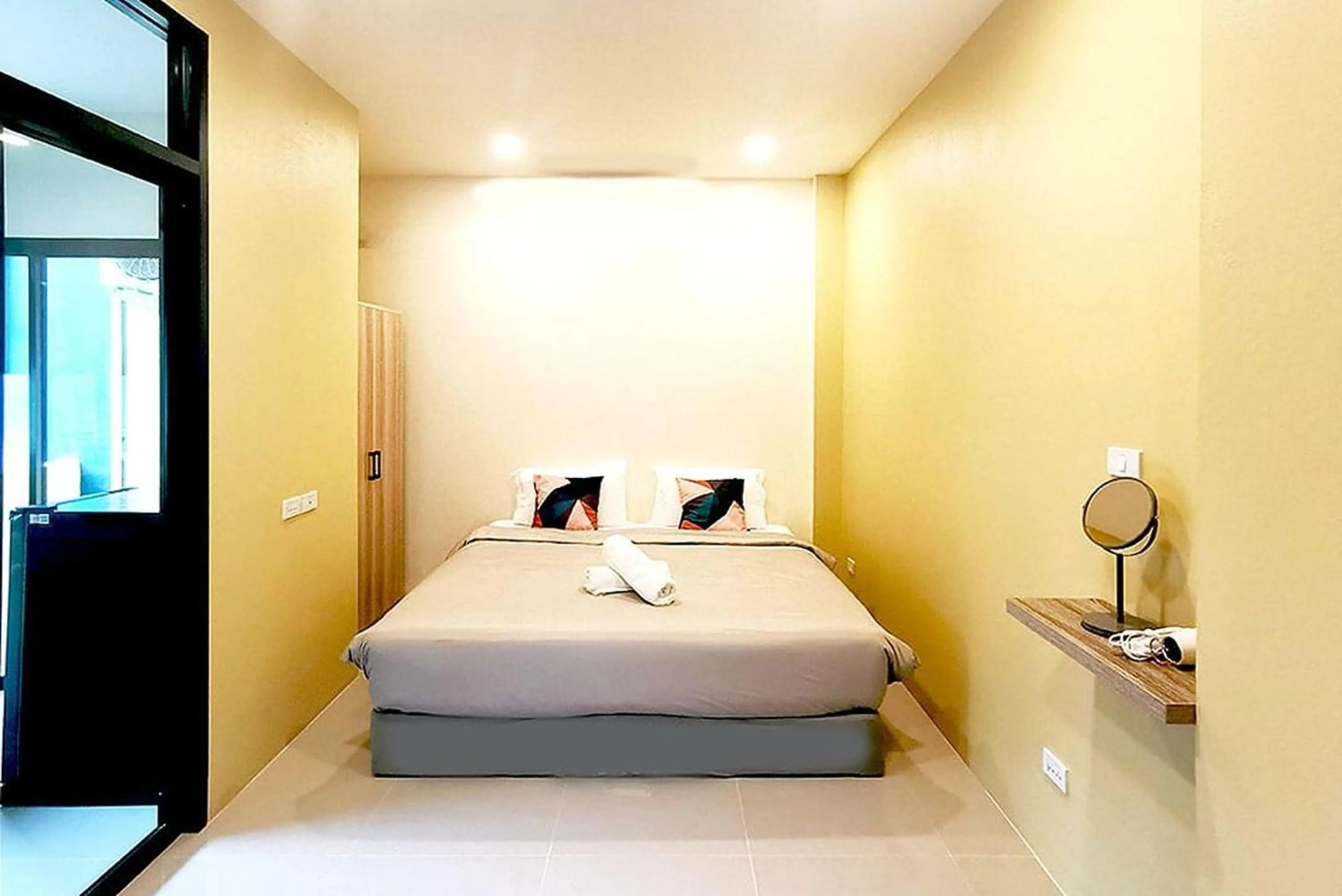 Property building, Bed in The Middle Town SHA