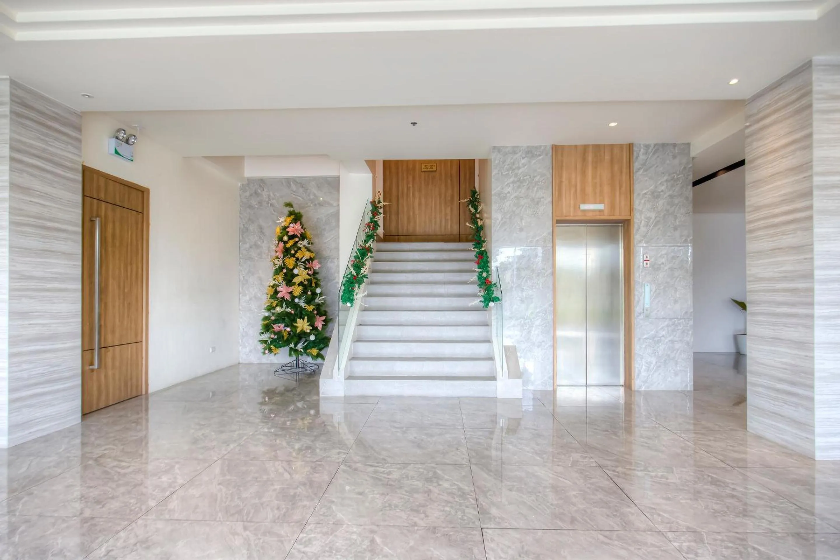 Lobby or reception in Capital O 827 Speciale Hotel