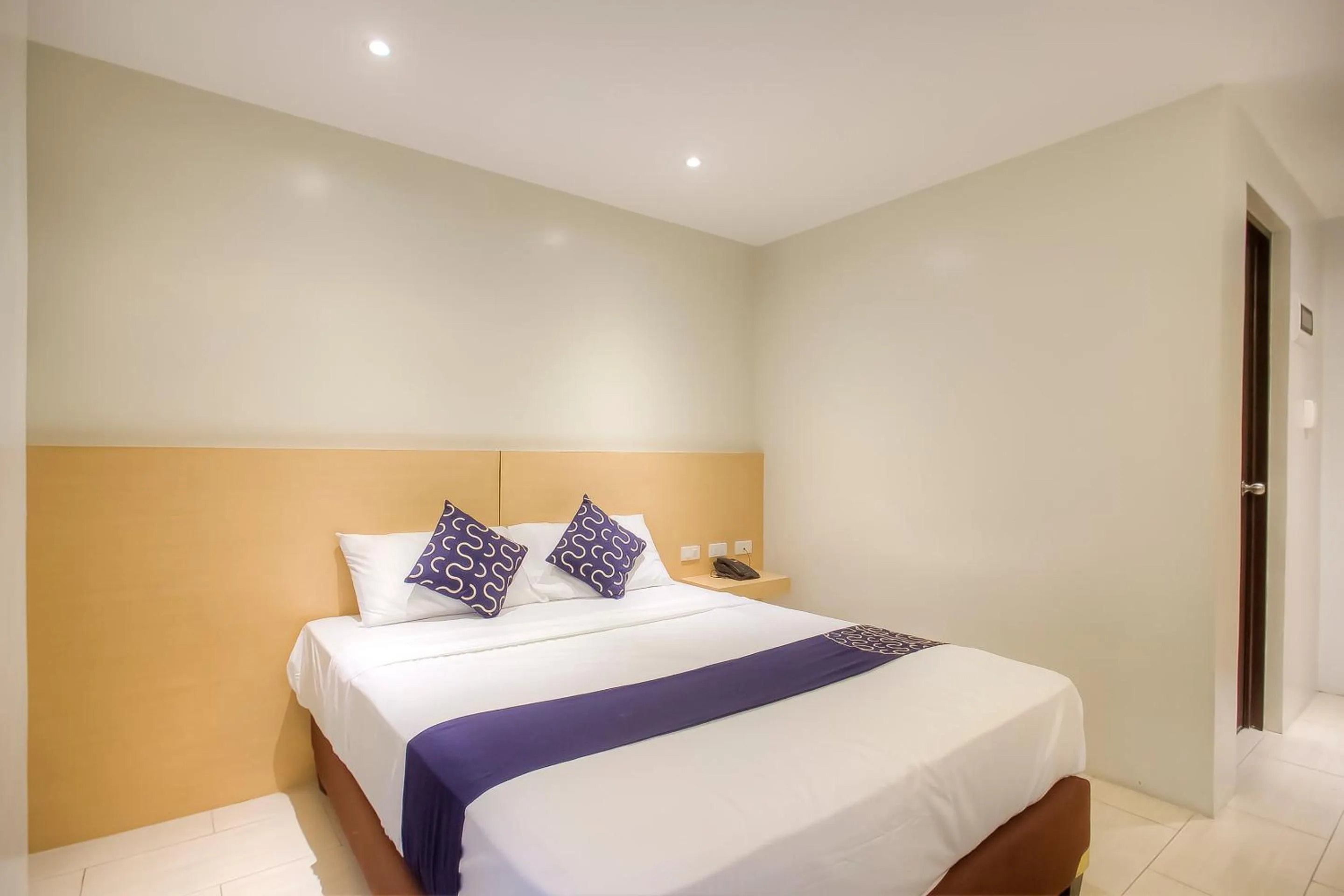 Facade/entrance, Bed in Capital O 827 Speciale Hotel