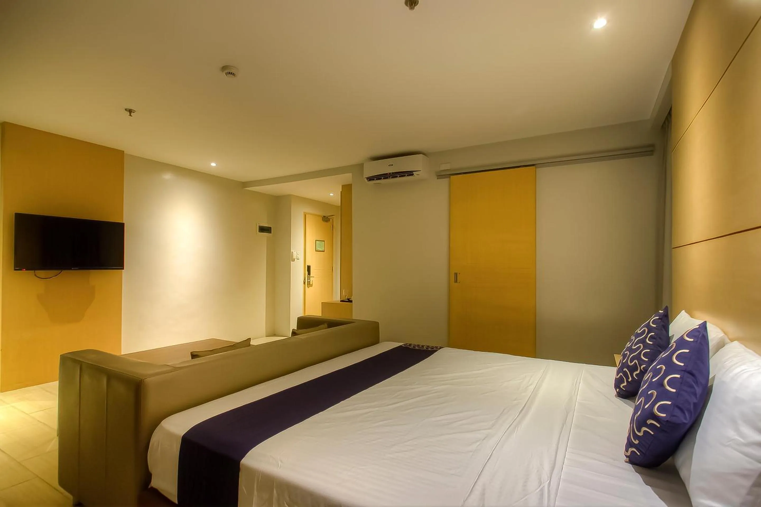 Bedroom, Bed in Capital O 827 Speciale Hotel