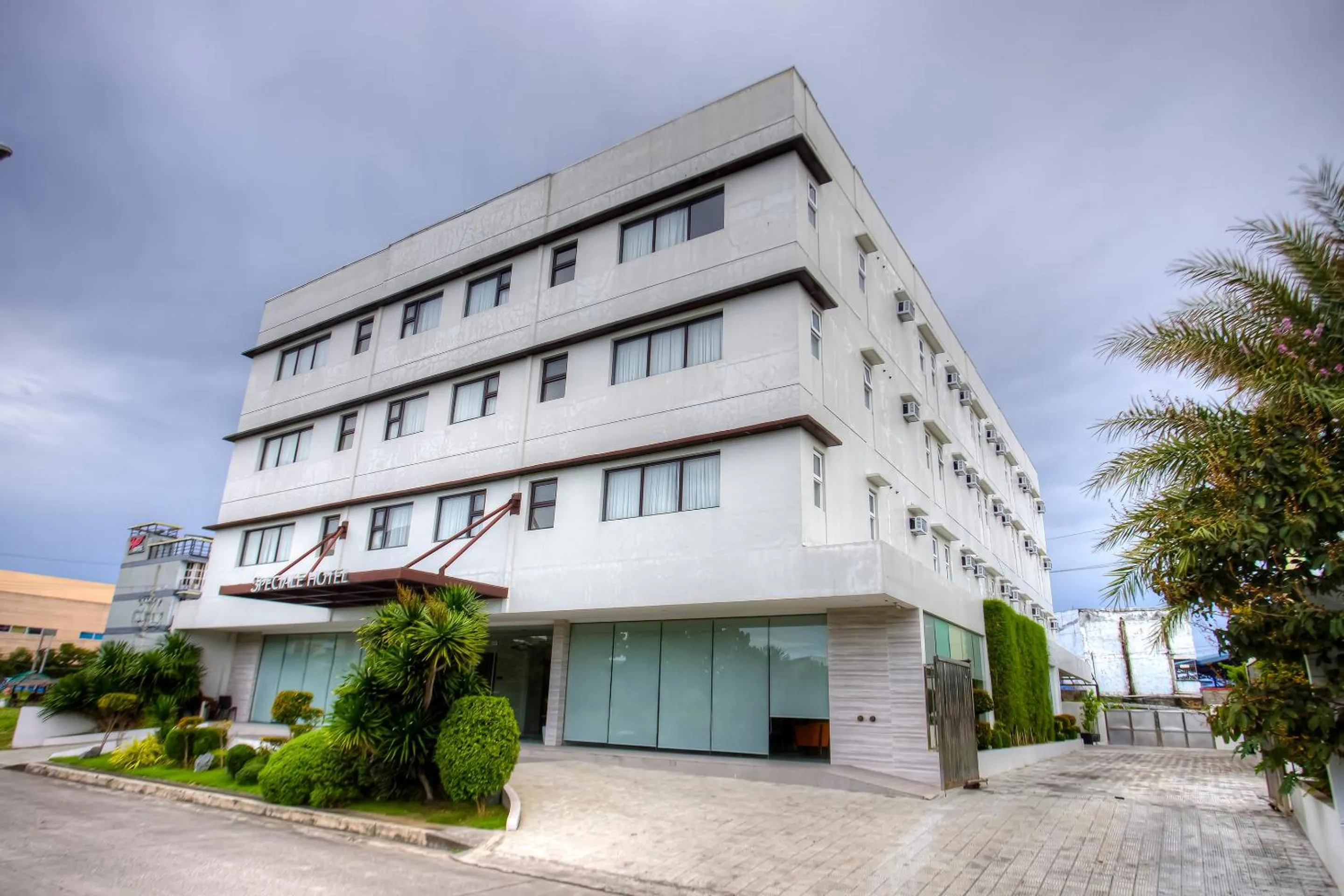 Facade/entrance in Capital O 827 Speciale Hotel