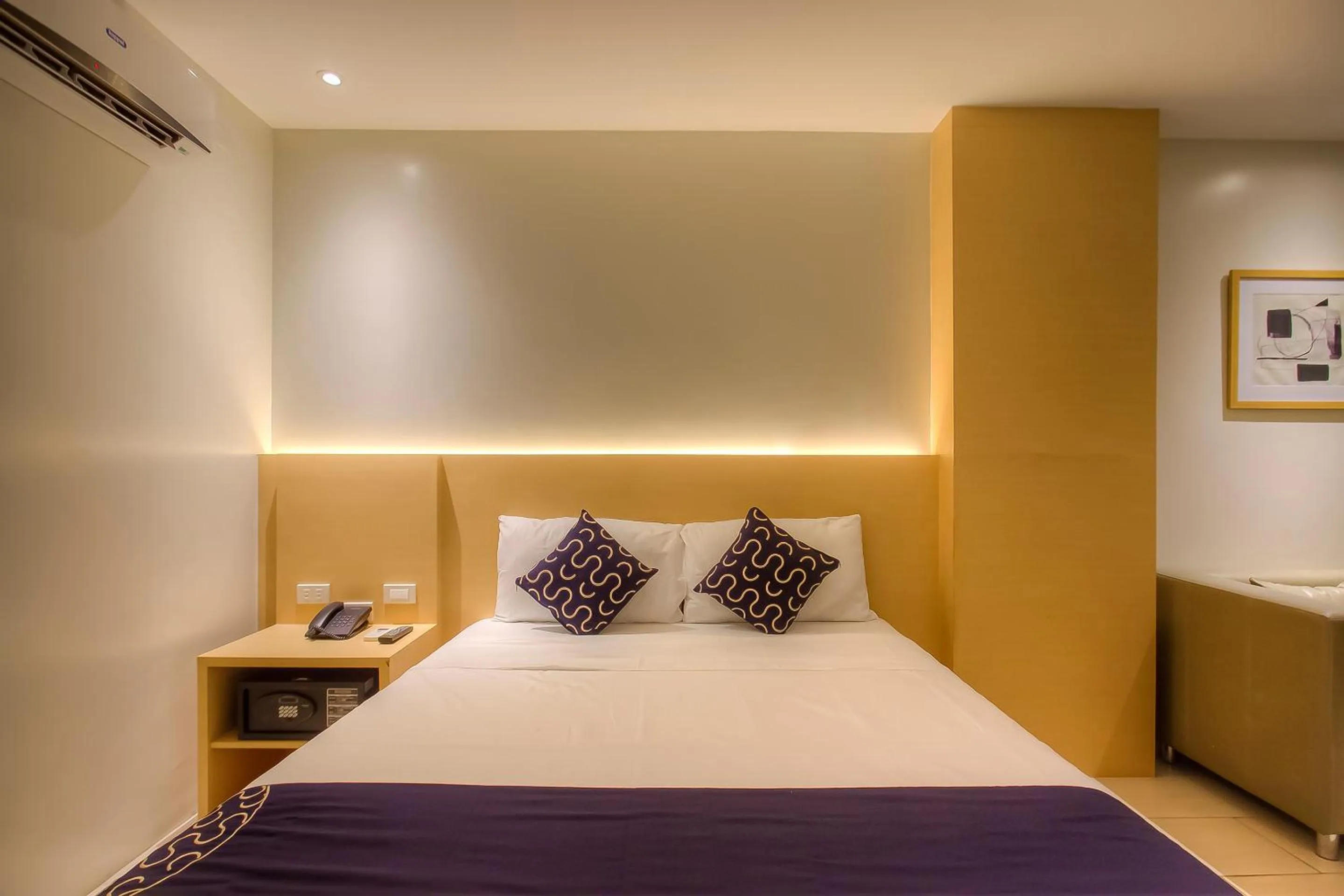 Lobby or reception, Bed in Capital O 827 Speciale Hotel