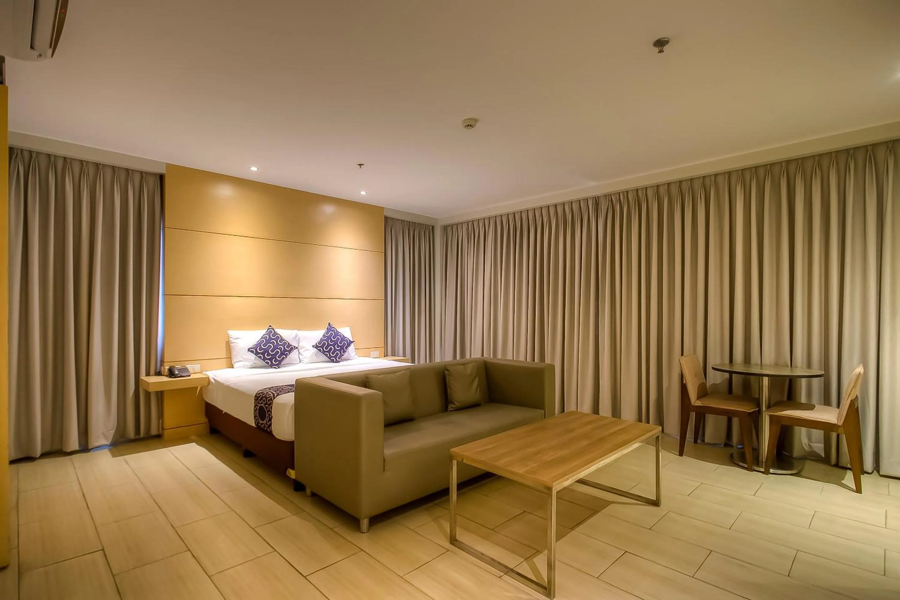 Lobby or reception, Bed in Capital O 827 Speciale Hotel