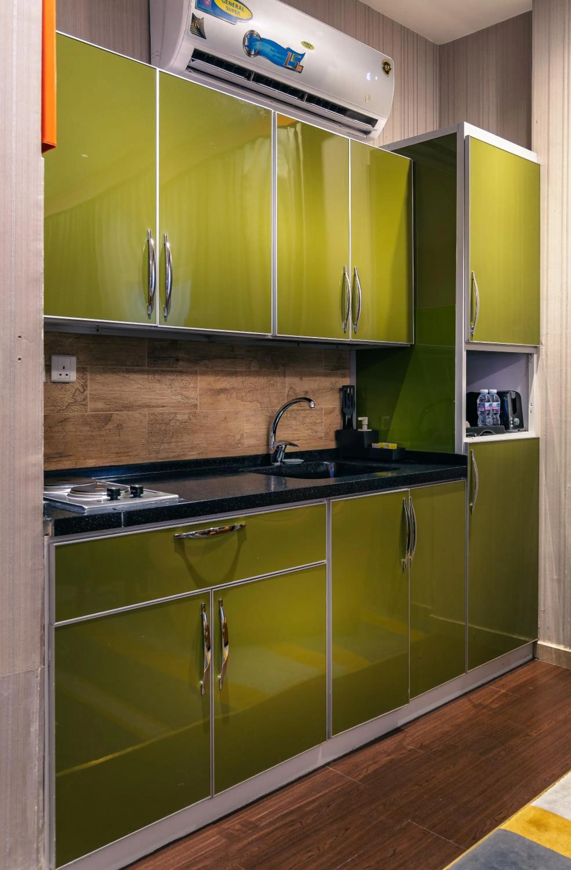 Kitchen or kitchenette in شاطيء الحياة للشقق المخدومة