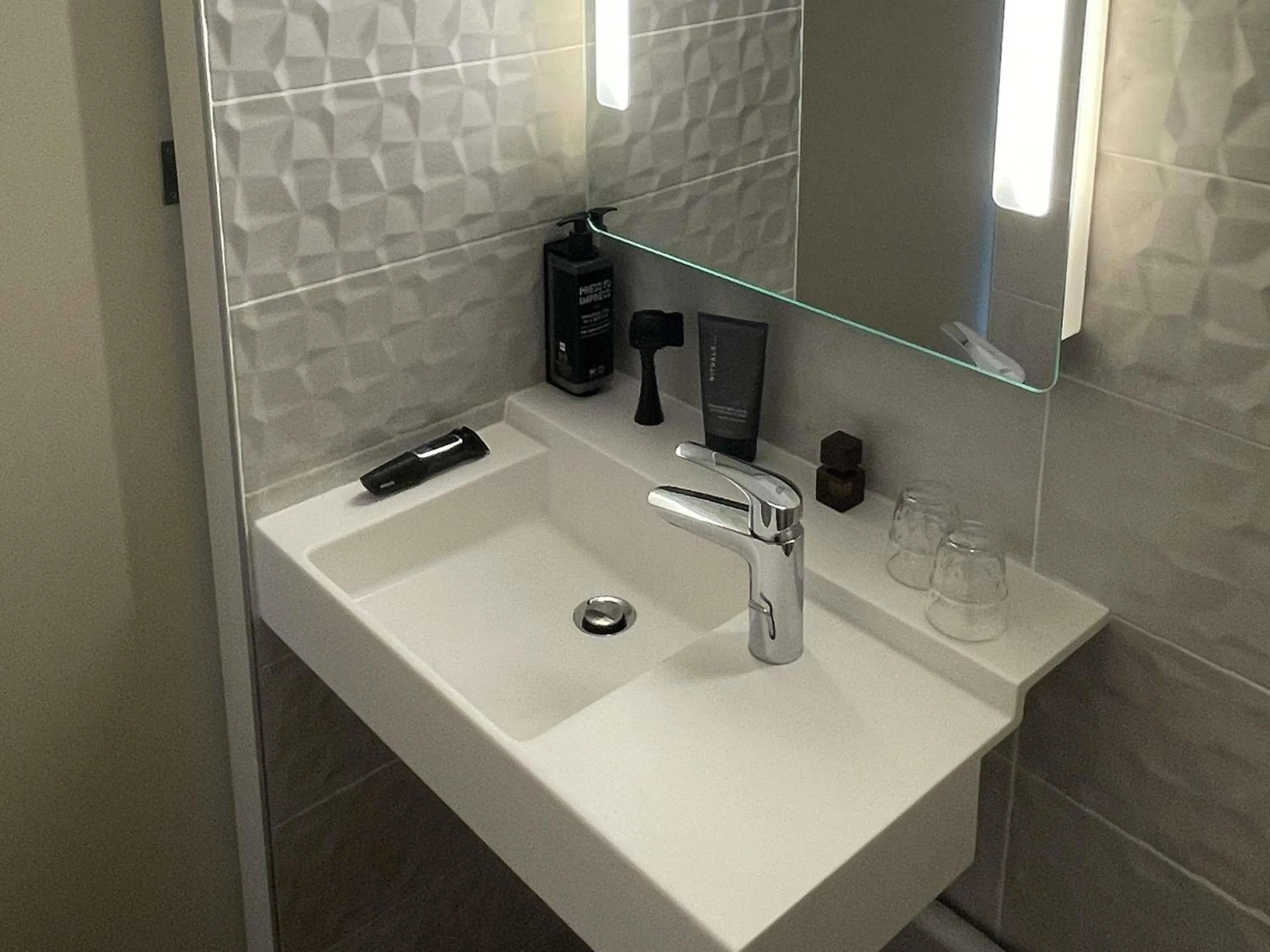 Bathroom in Ibis Styles Toulouse Blagnac Aéroport