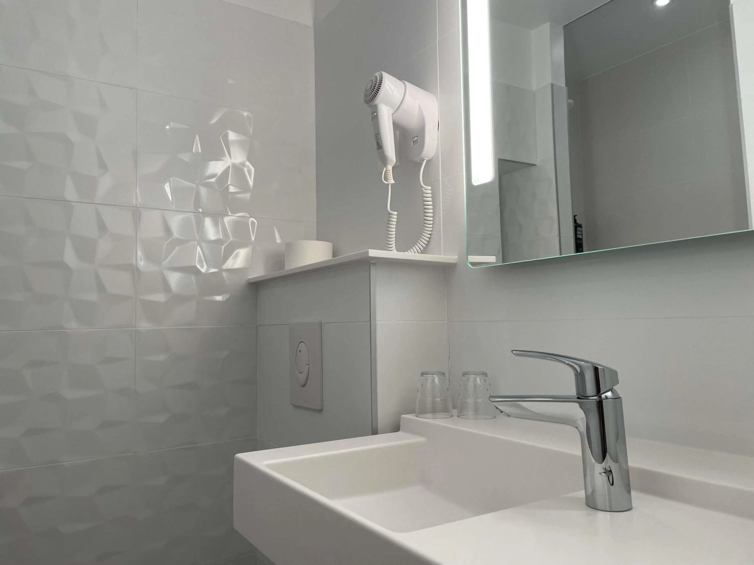 Bathroom in Ibis Styles Toulouse Blagnac Aéroport