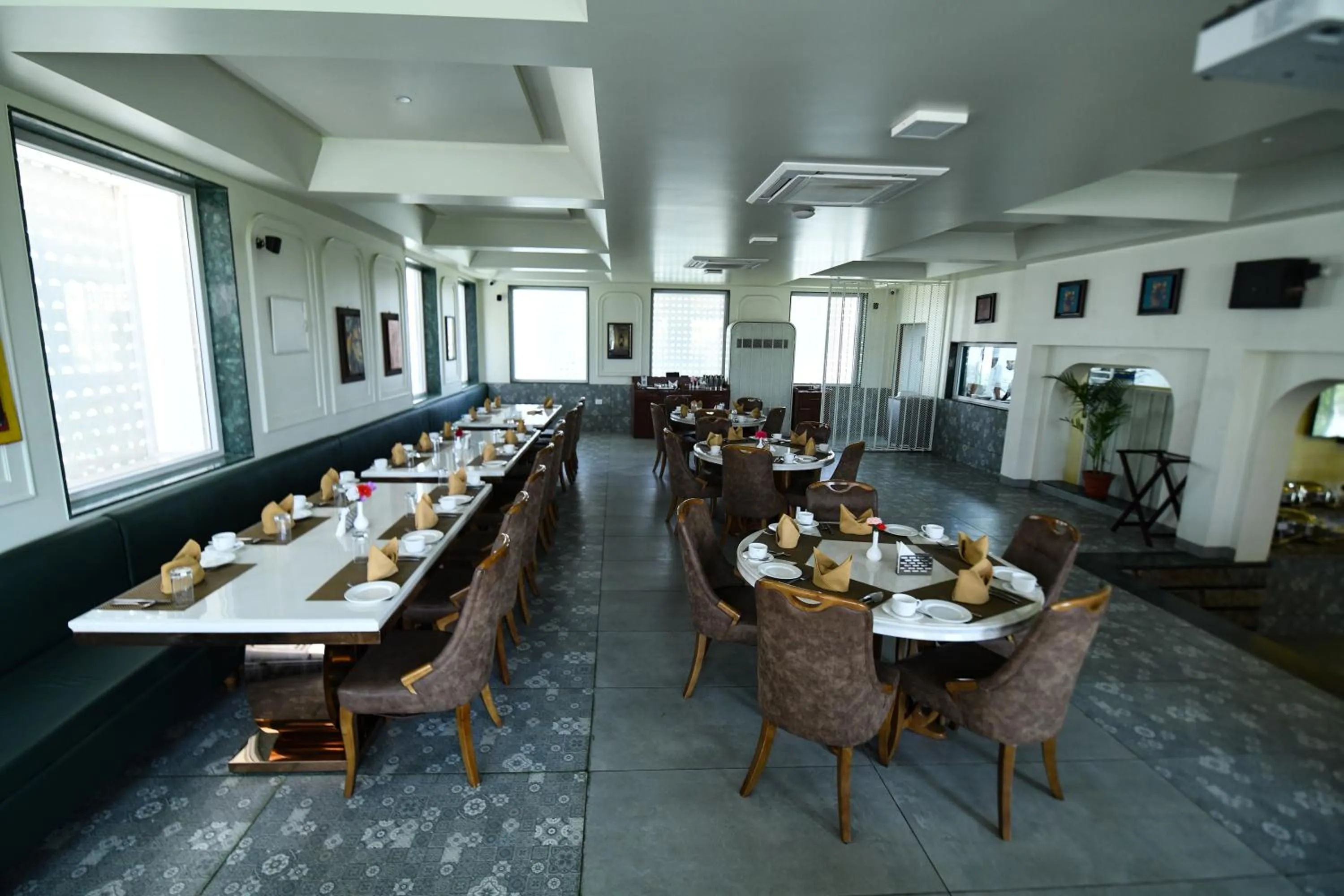 Restaurant/places to eat in Stardom Resort Jaipur