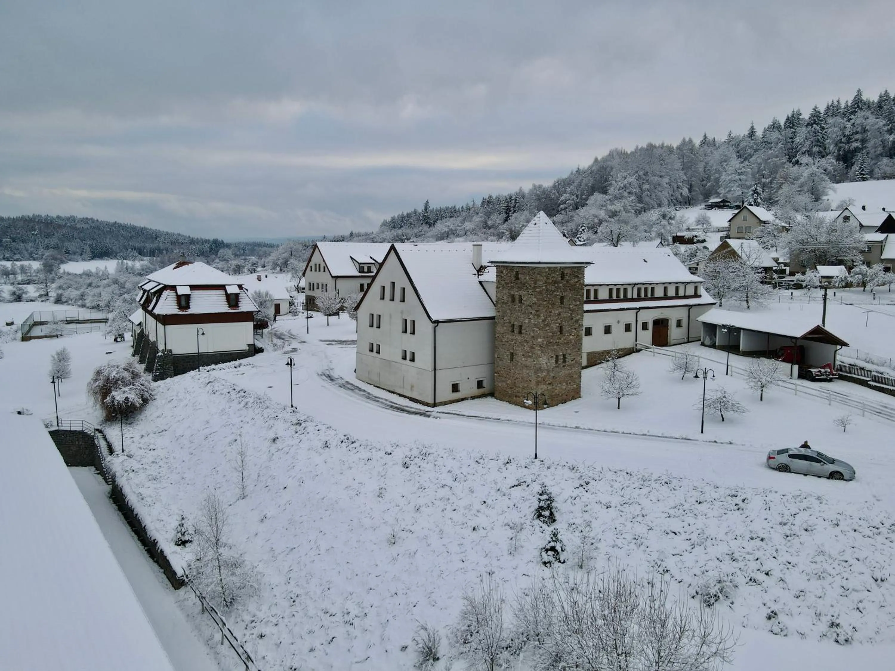 Hotelový a jezdecký areál Dvůr Krutěnice