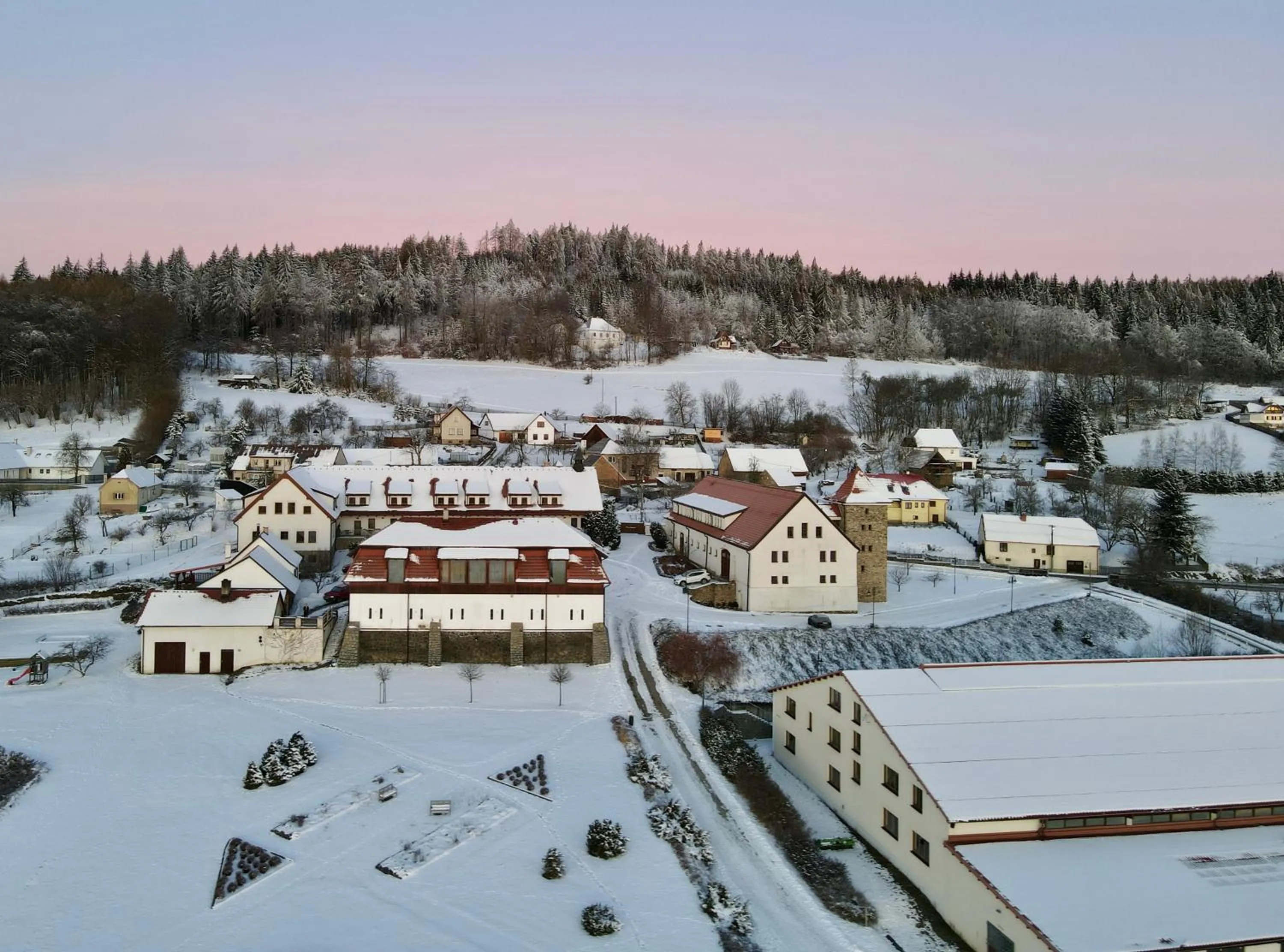 Hotelový a jezdecký areál Dvůr Krutěnice