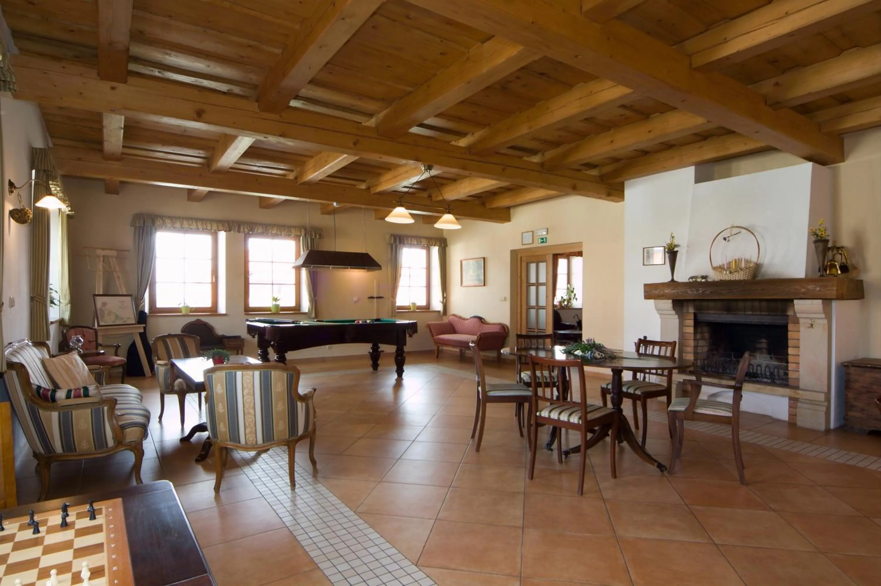Billiard in Hotelový a jezdecký areál Dvůr Krutěnice