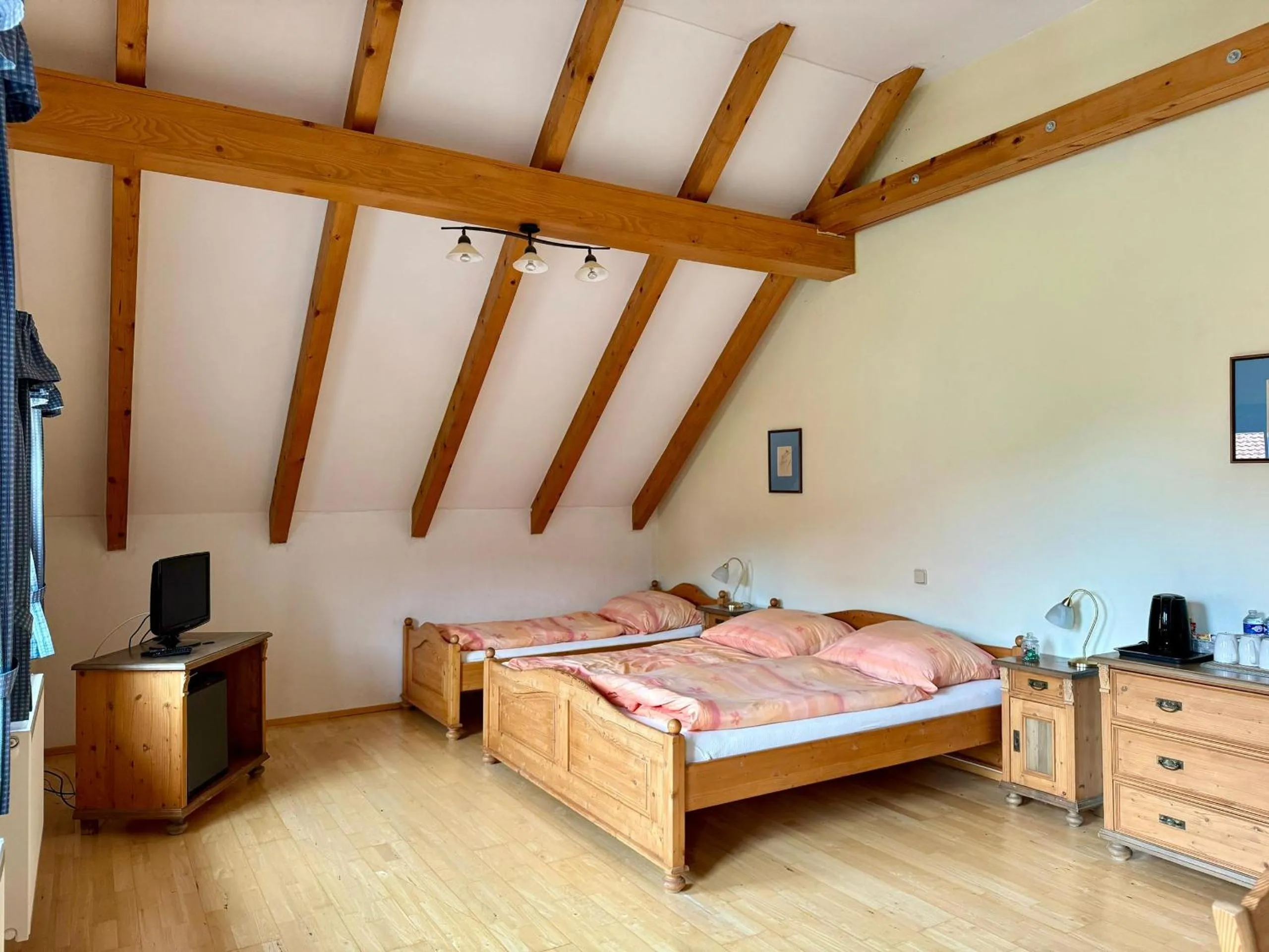 Bed in Hotelový a jezdecký areál Dvůr Krutěnice