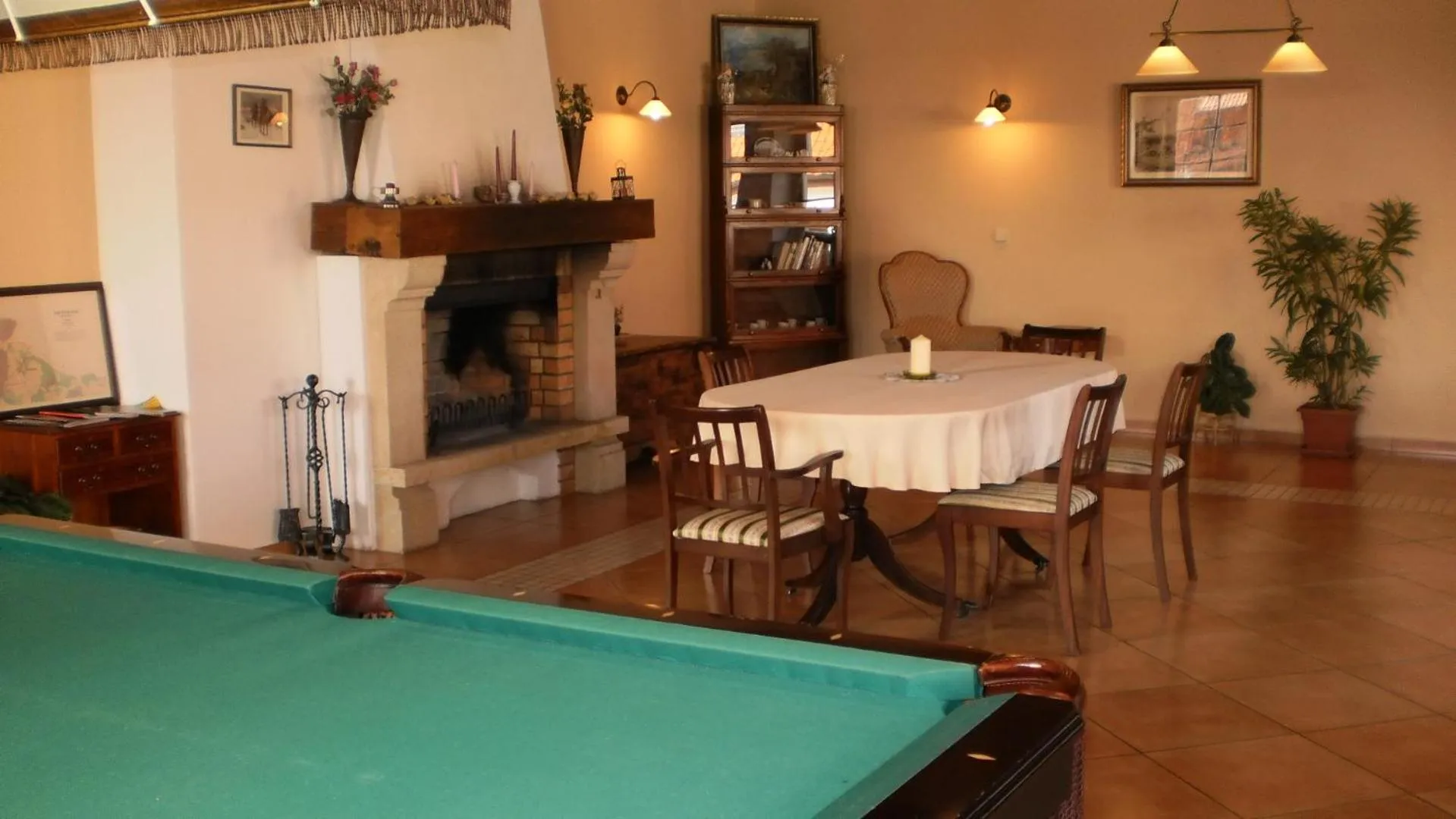 Hotelový a jezdecký areál Dvůr Krutěnice