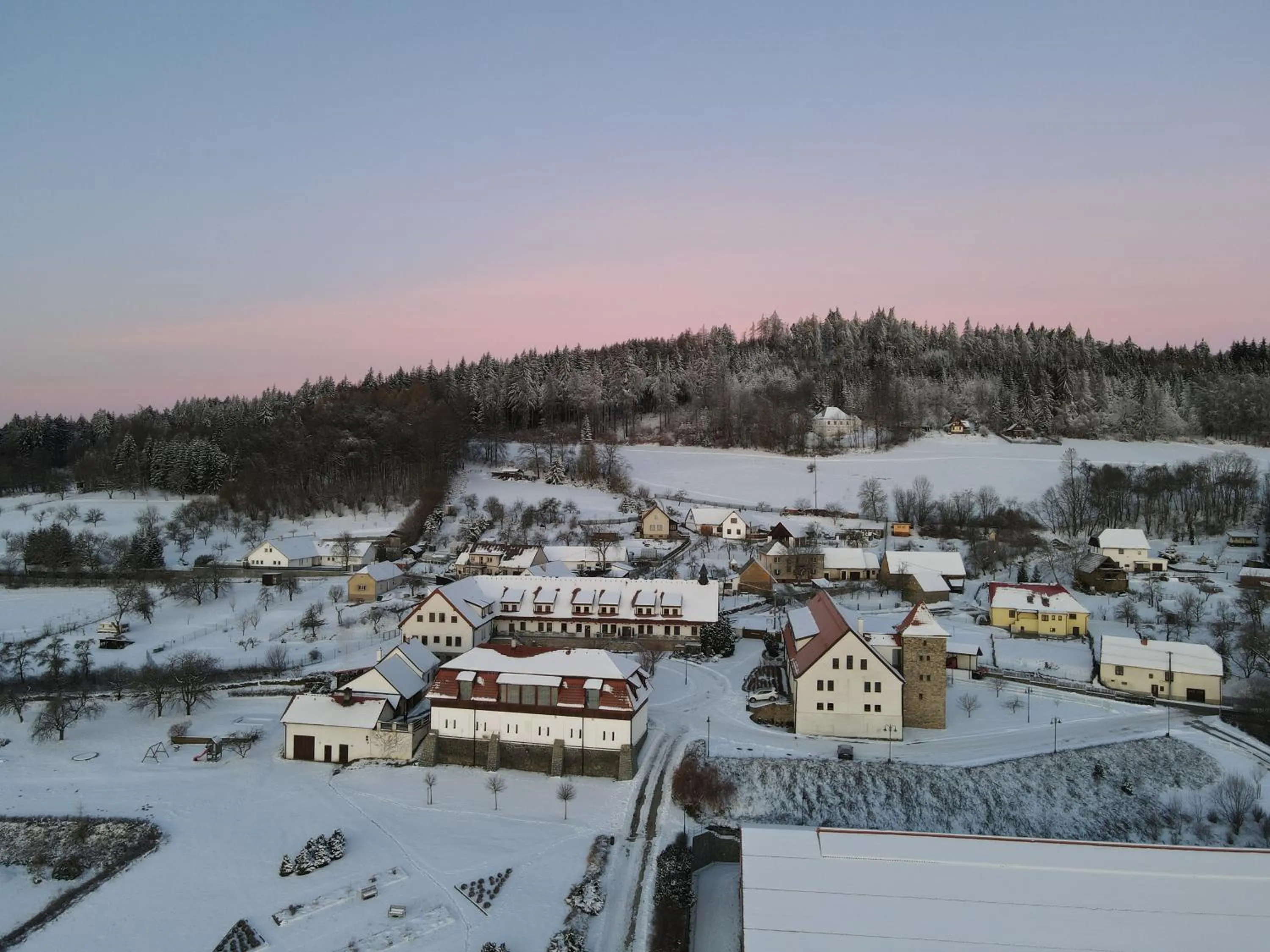 Hotelový a jezdecký areál Dvůr Krutěnice