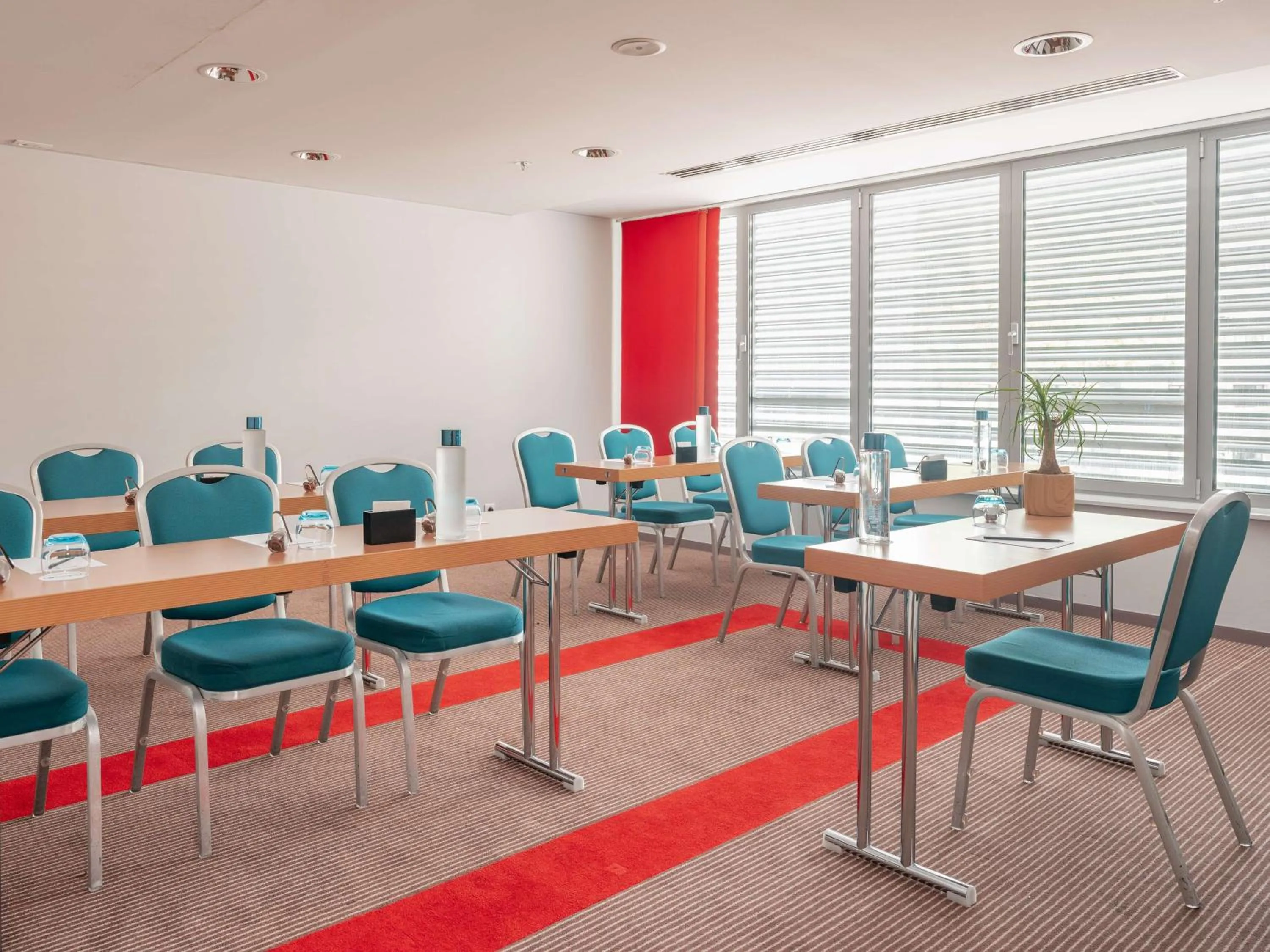 Meeting/conference room in Radisson Blu Hotel Toulouse Airport