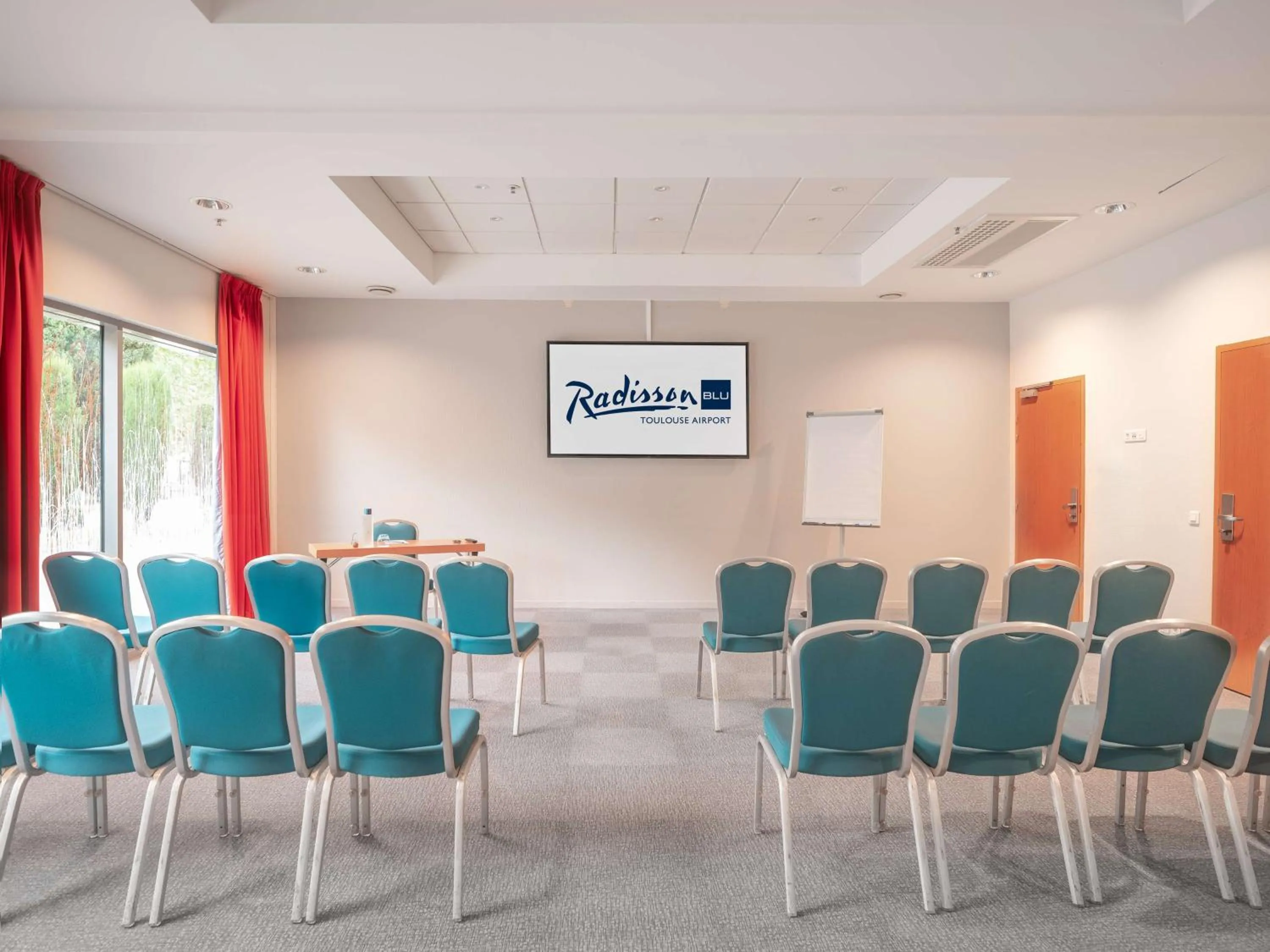 Meeting/conference room in Radisson Blu Hotel Toulouse Airport