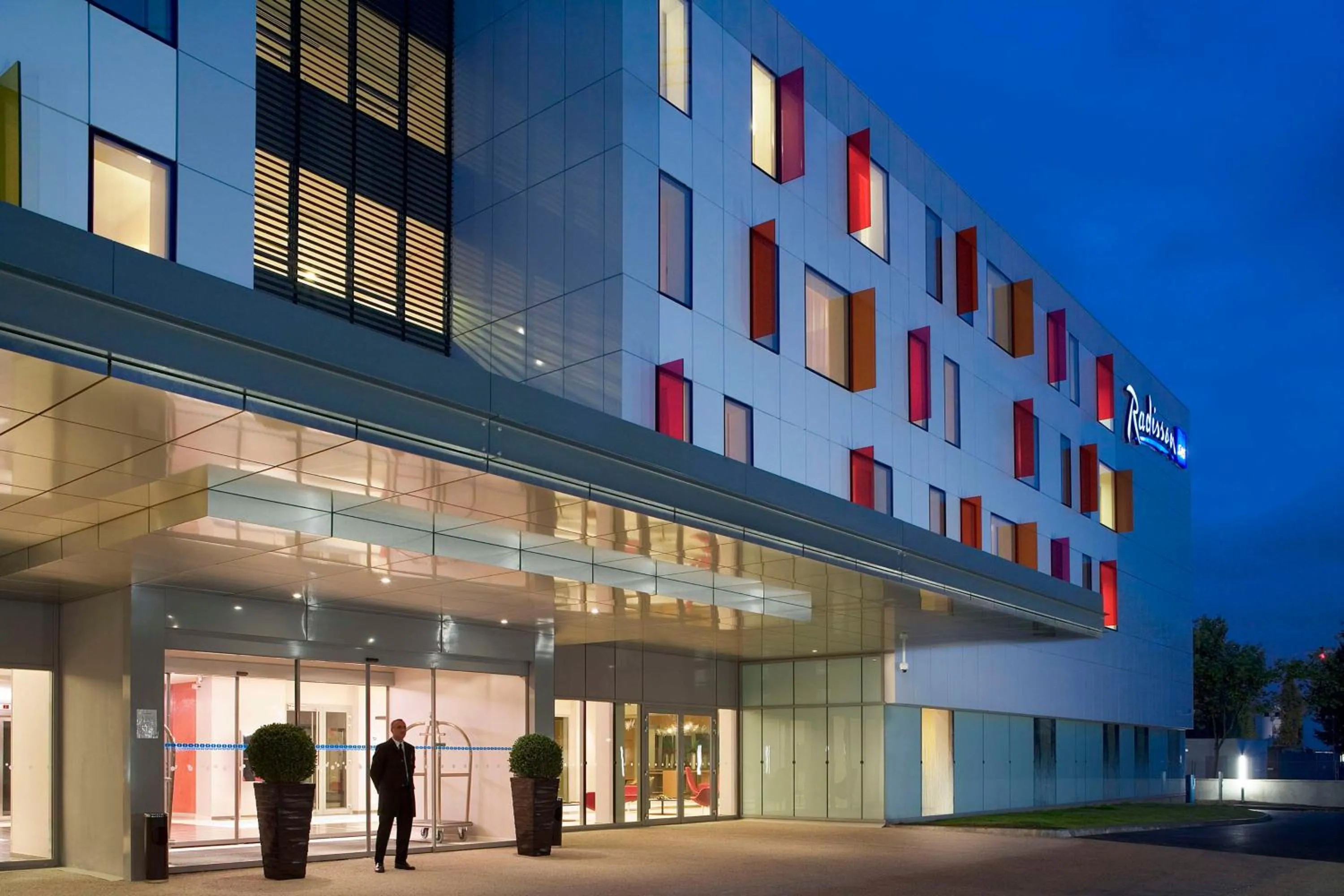 Property building in Radisson Blu Hotel Toulouse Airport