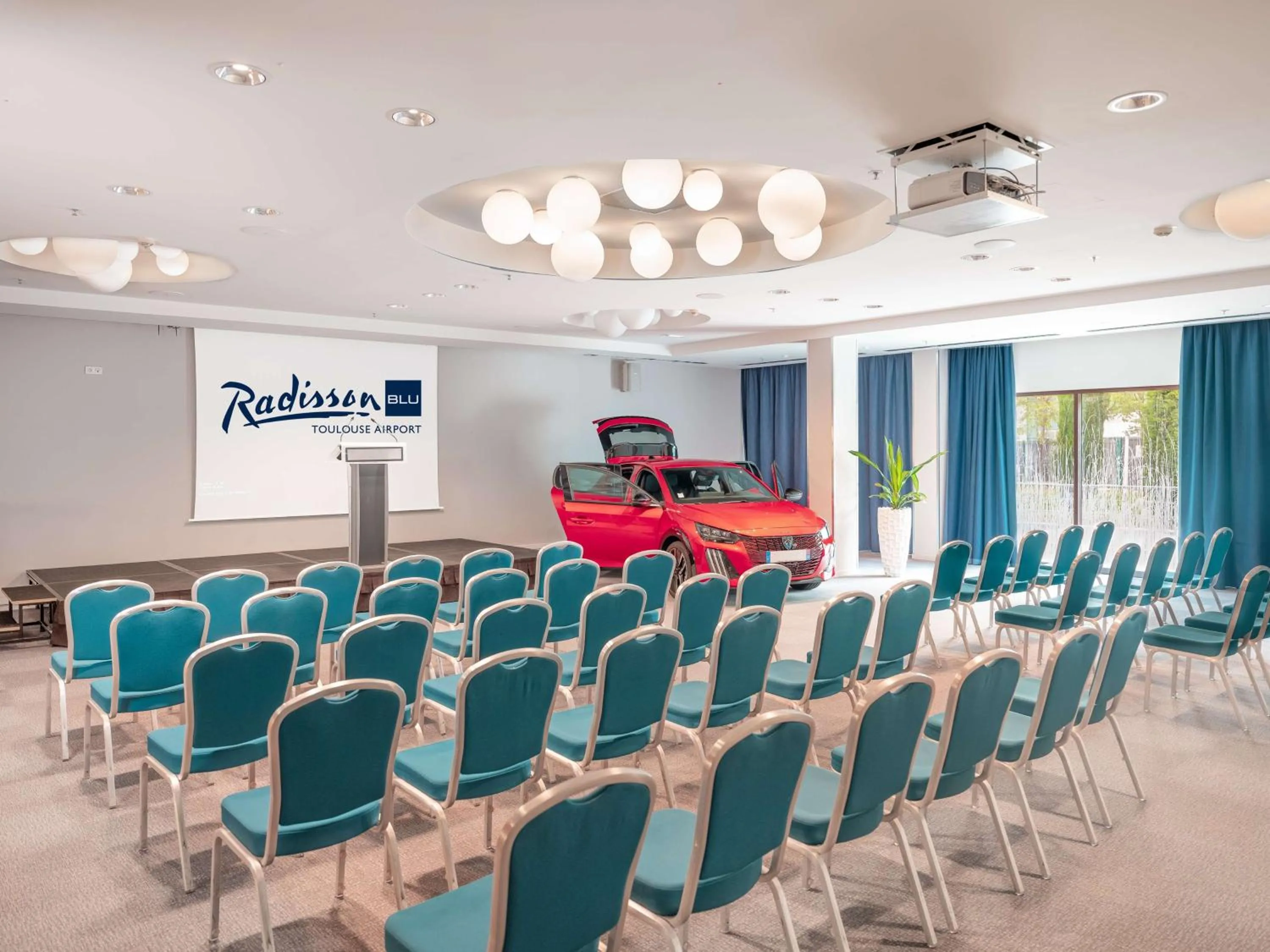 Meeting/conference room in Radisson Blu Hotel Toulouse Airport