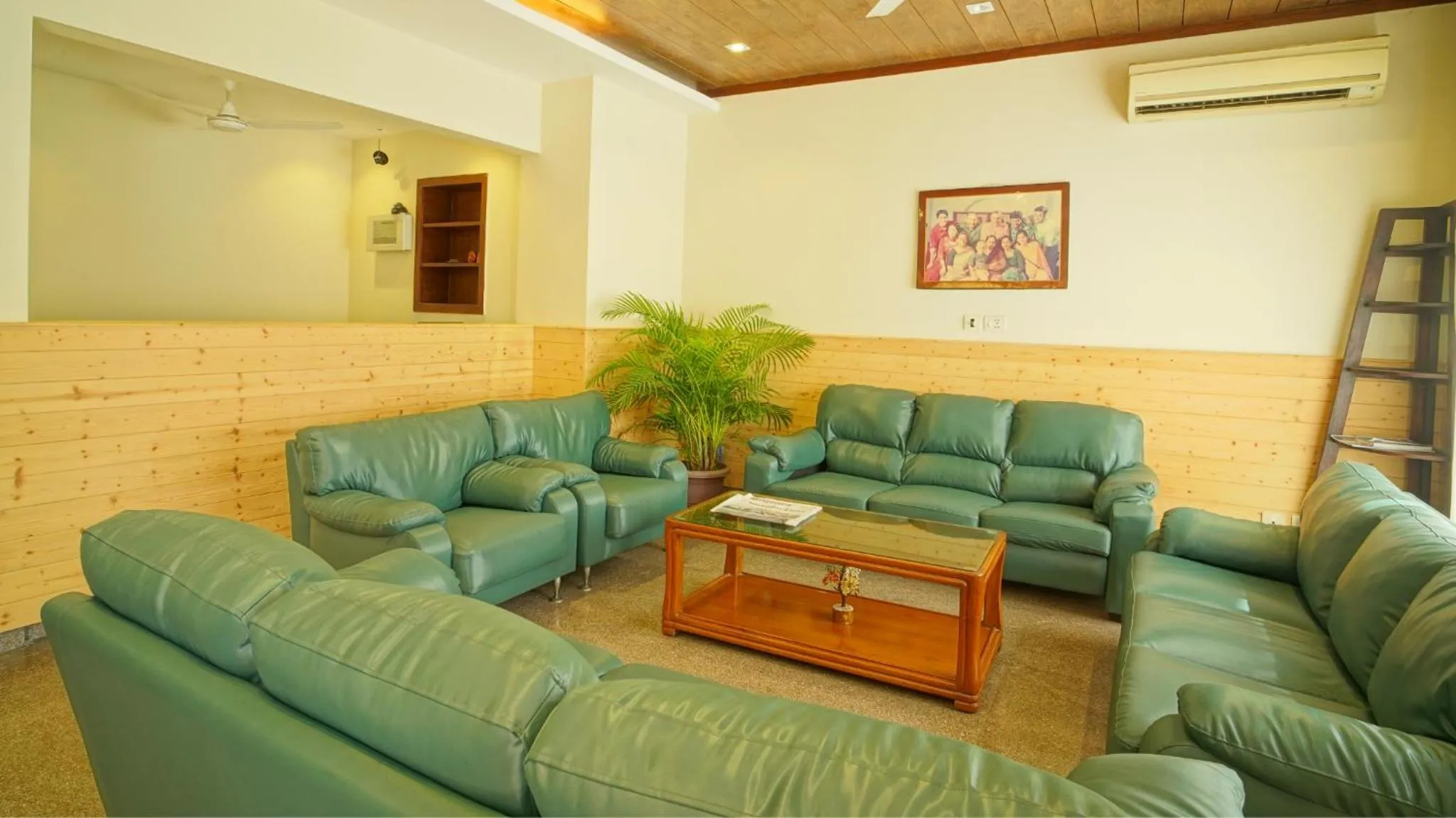 Lounge or bar in UDS Villa Scandinavian - Next to VFS, Walking to Connaught Place