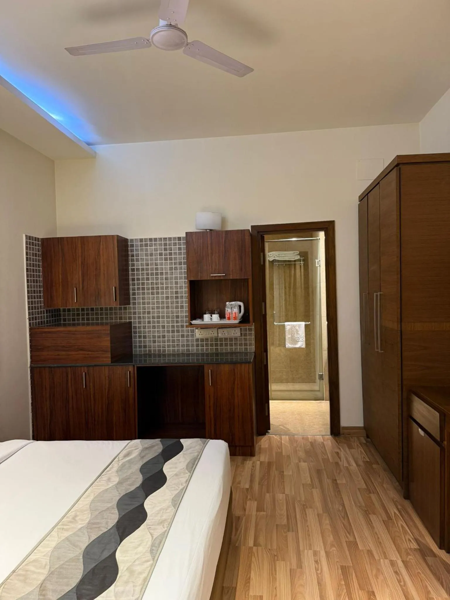 Bathroom, Bed in UDS Villa Scandinavian - Next to VFS, Walking to Connaught Place