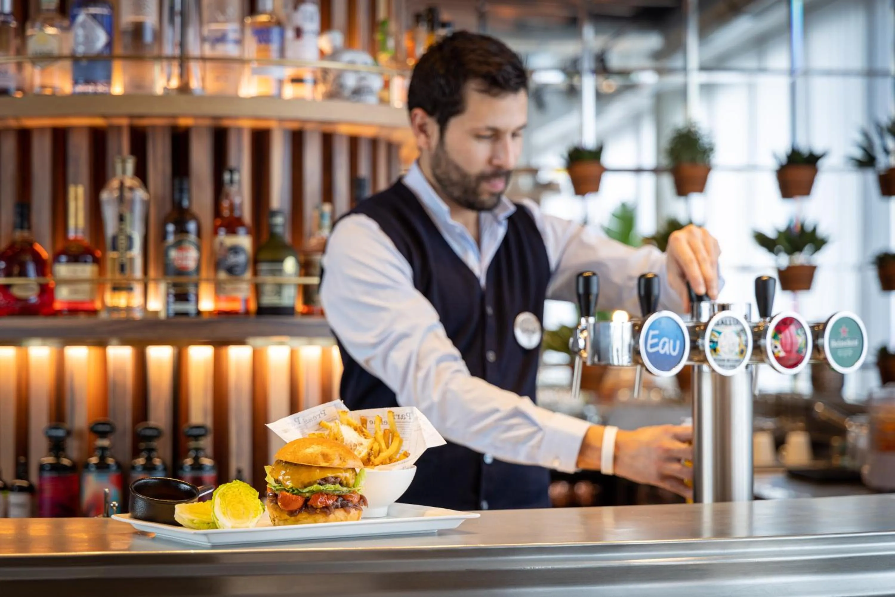 Lounge or bar in KOPSTER Hotel Residence Paris Ouest Colombes