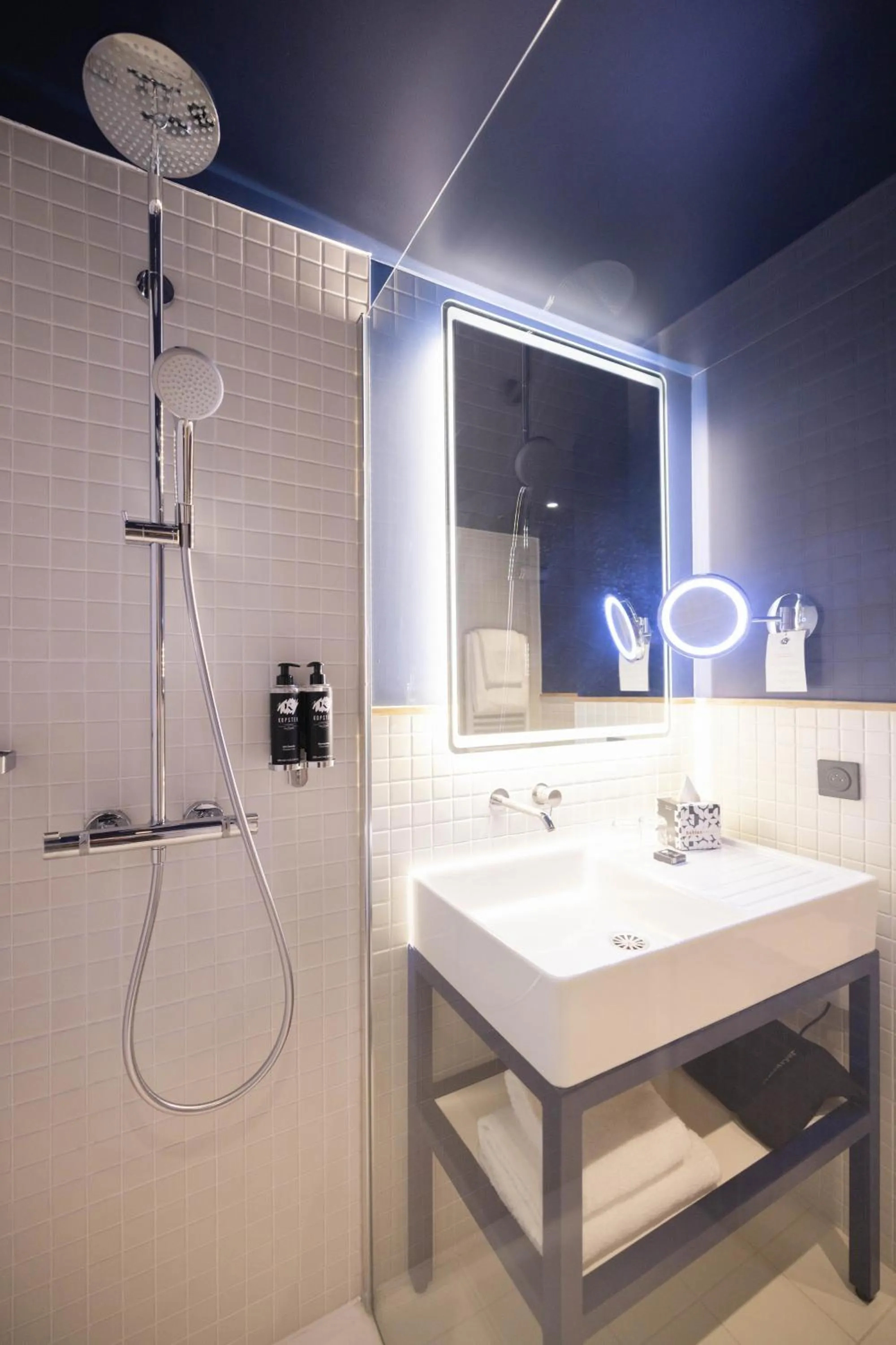 Bathroom in KOPSTER Hotel Residence Paris Ouest Colombes
