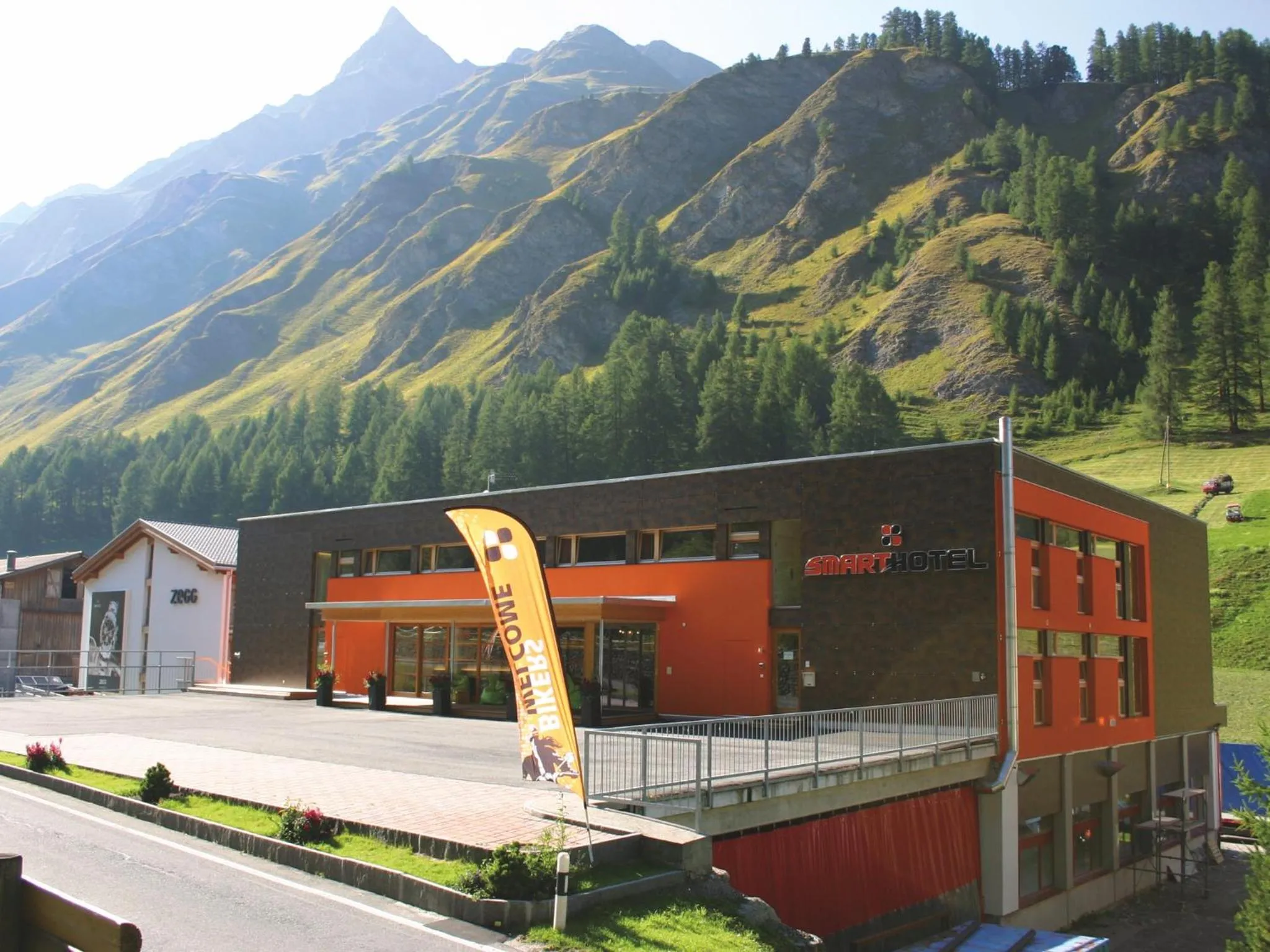 Facade/entrance in Smart-Hotel