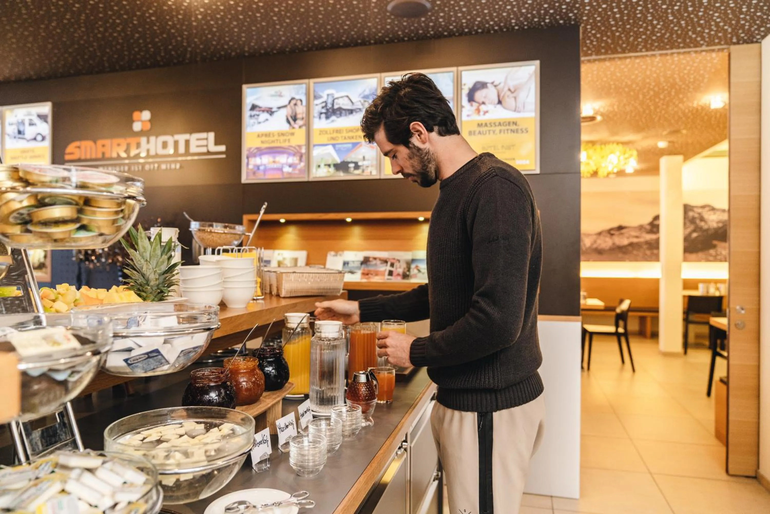 Breakfast in Smart-Hotel