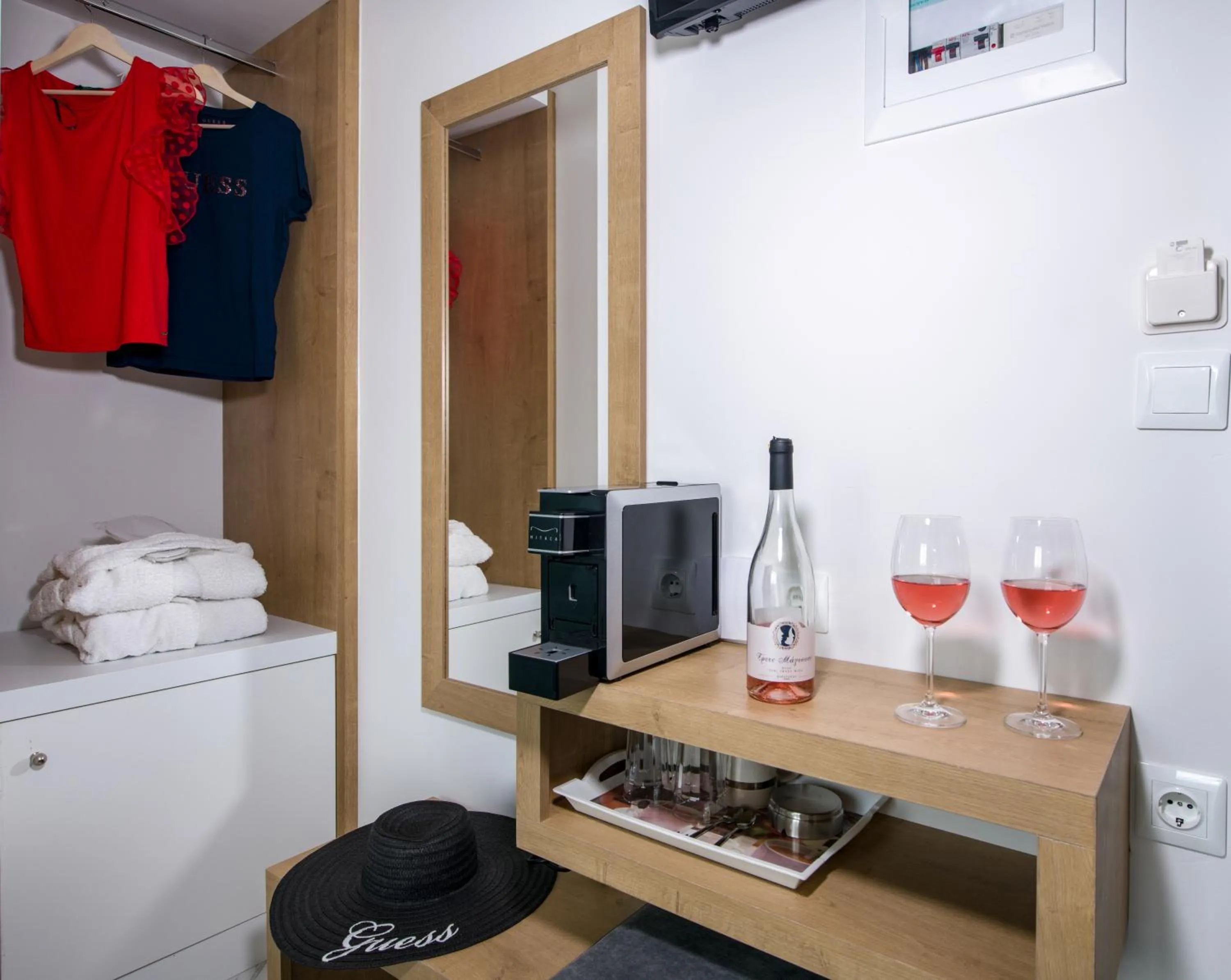 TV and multimedia in Deluxe City Hotel