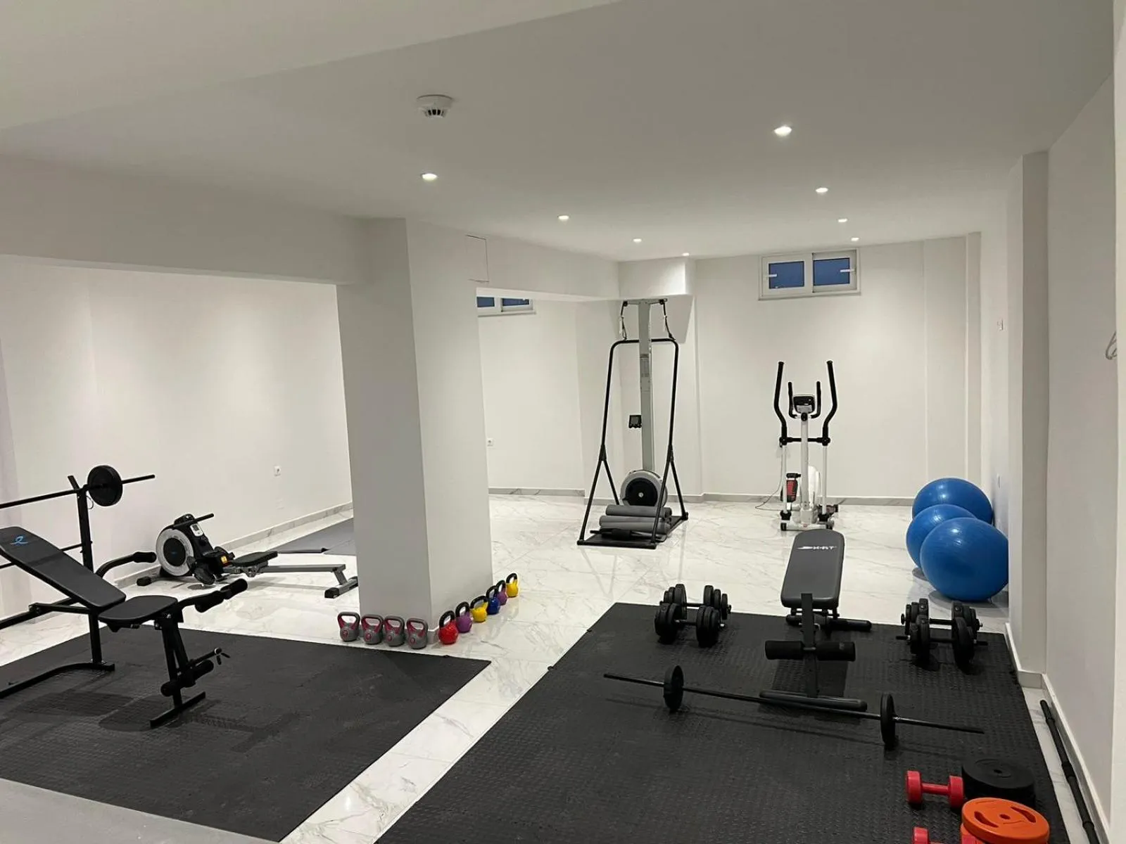 Fitness centre/facilities in Deluxe City Hotel