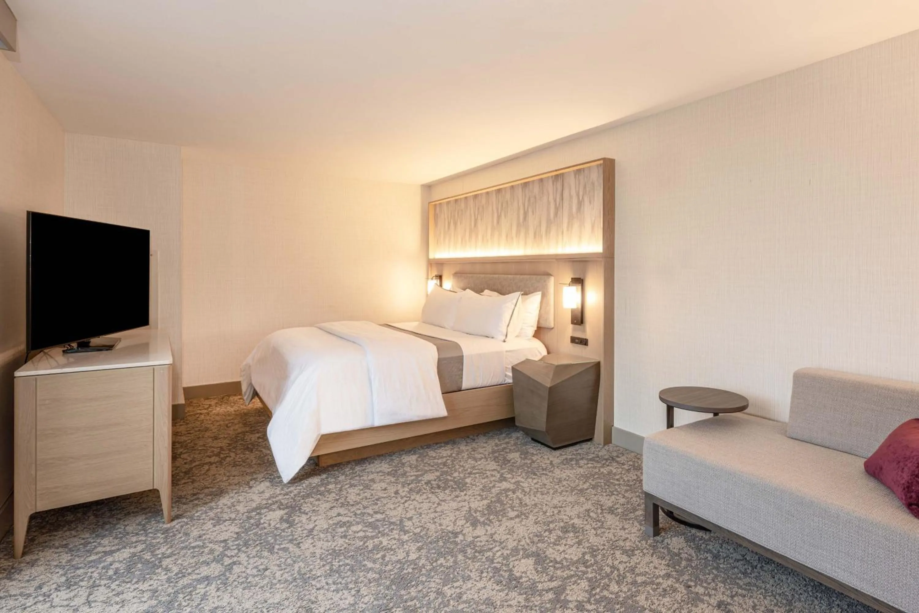 Bedroom, Bed in The Westin Chicago Lombard