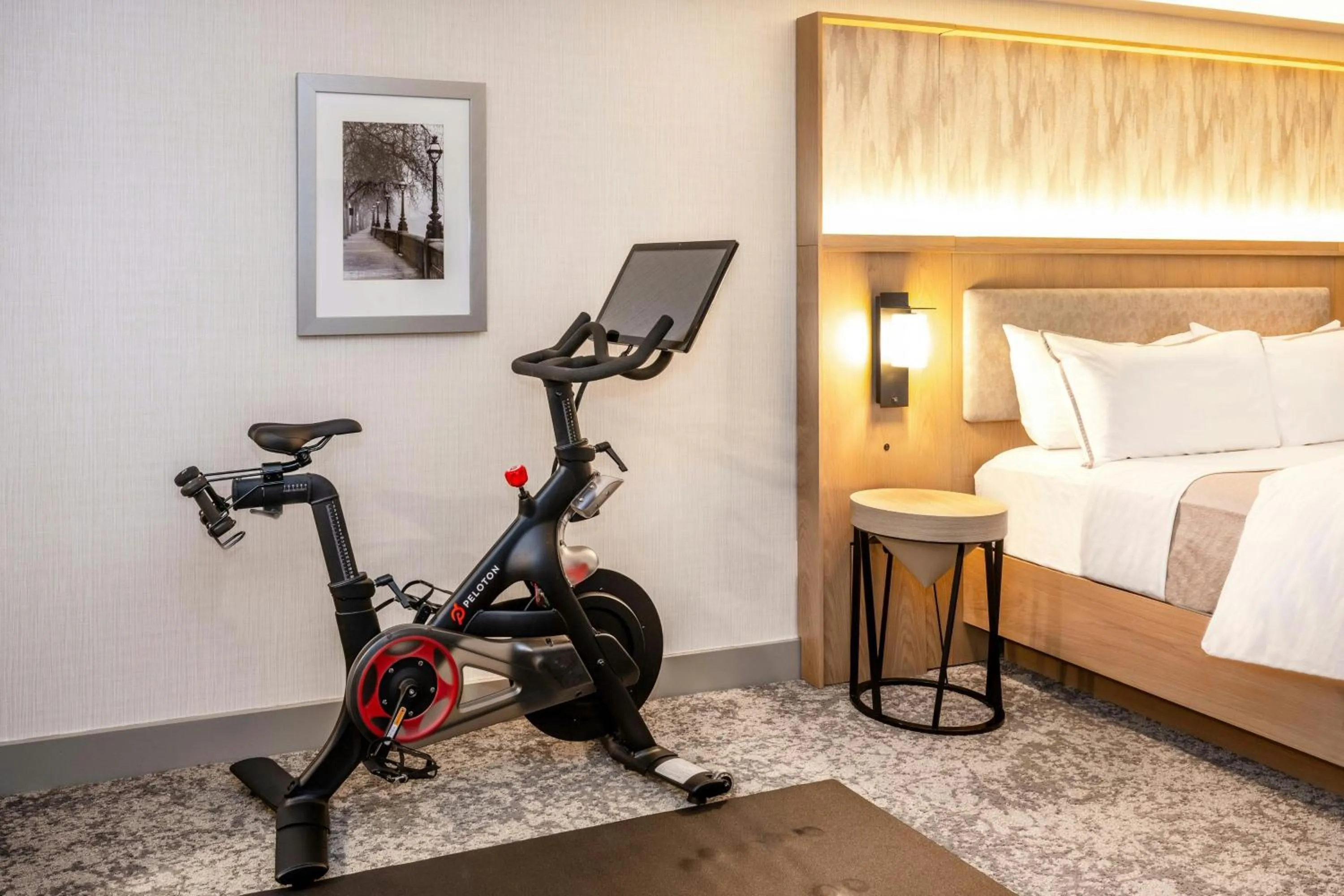 Photo of the whole room in The Westin Chicago Lombard