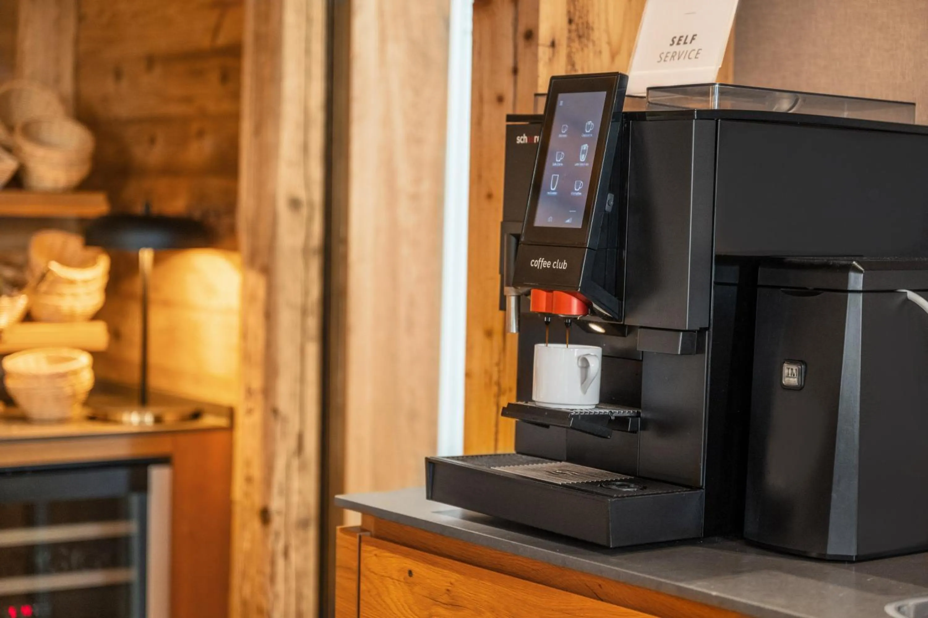 Restaurant/places to eat in Hotel Zeppelin