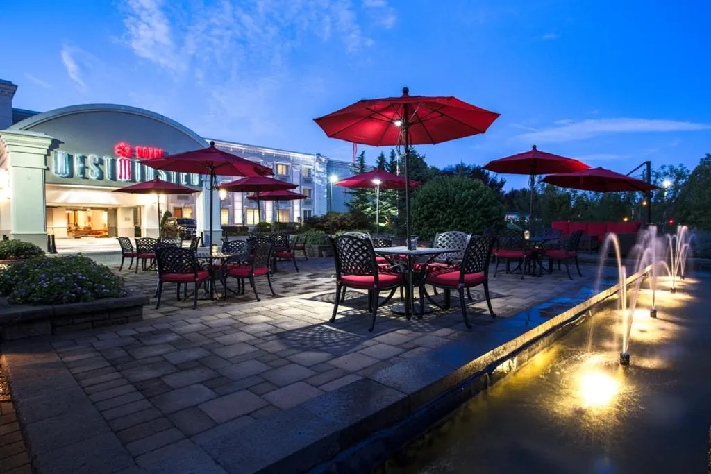 Facade/entrance in Westminster Hotel