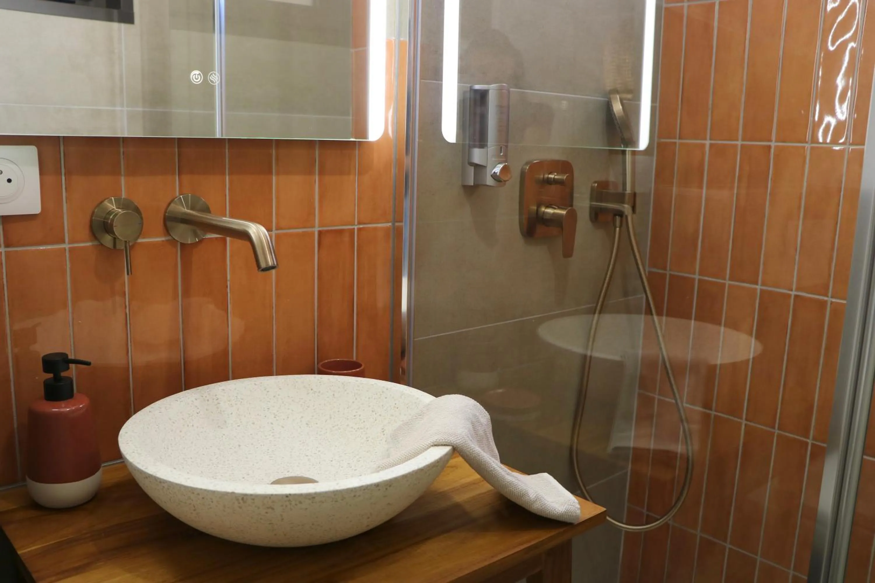 Shower in A Pasturella