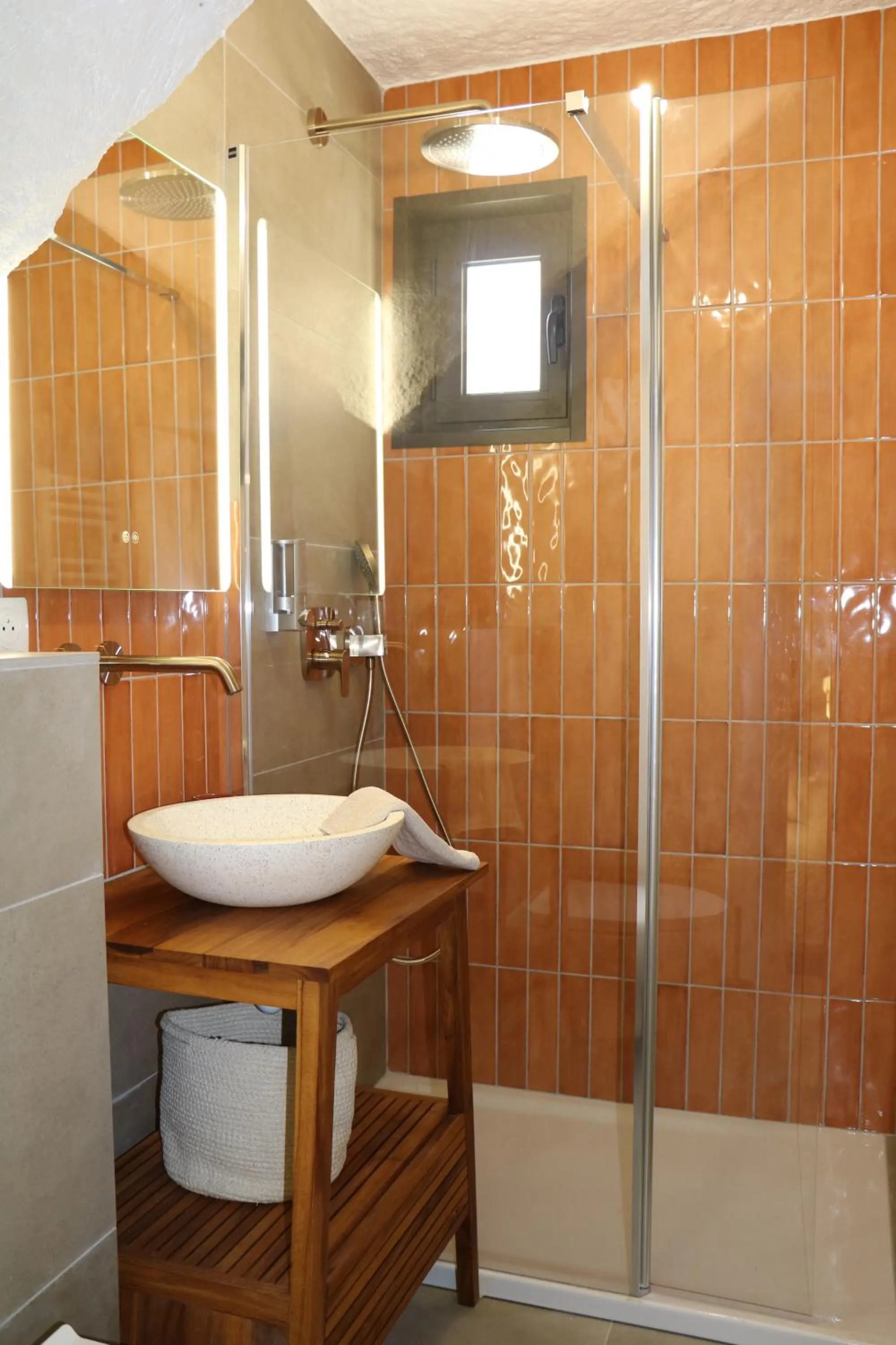 Shower in A Pasturella