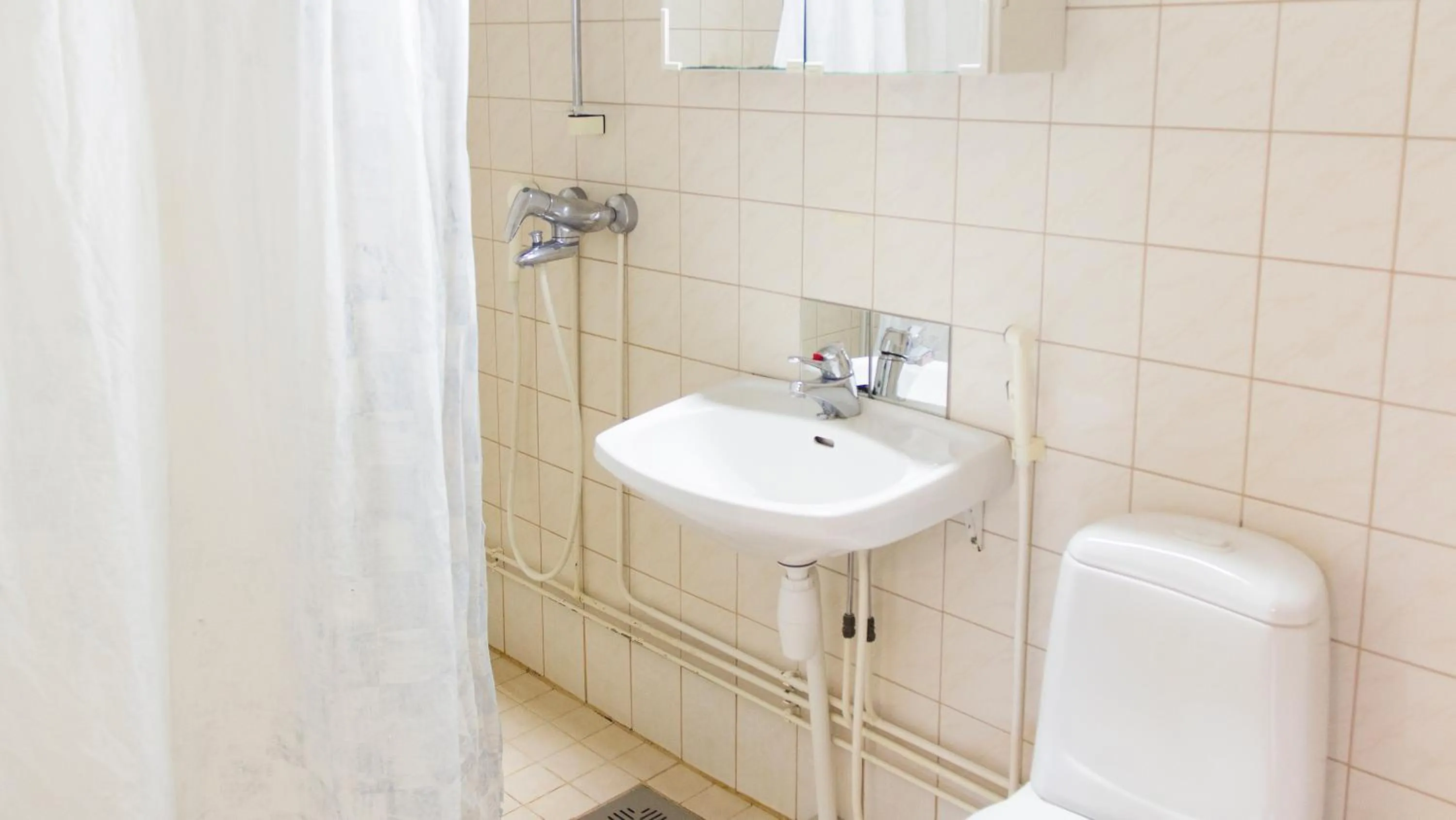 Bathroom in Summer Hotel Tähtelä, Alkio-opisto