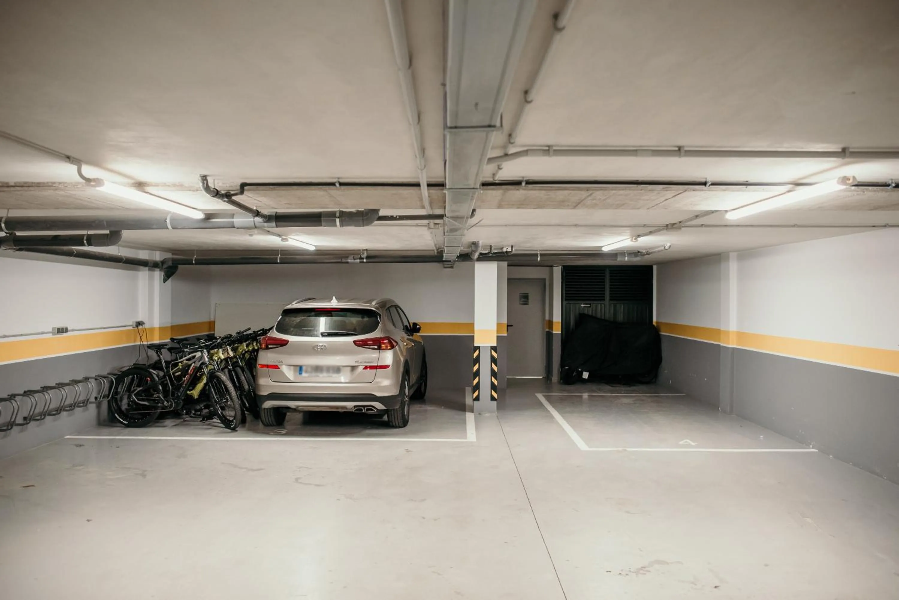 Parking in Hotel Lux Melide