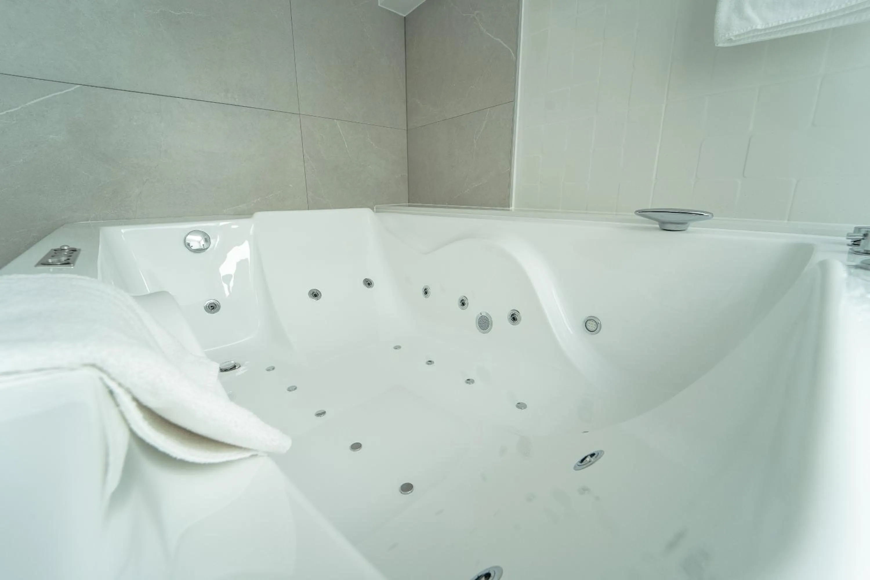 Hot Tub in Hotel Lux Melide