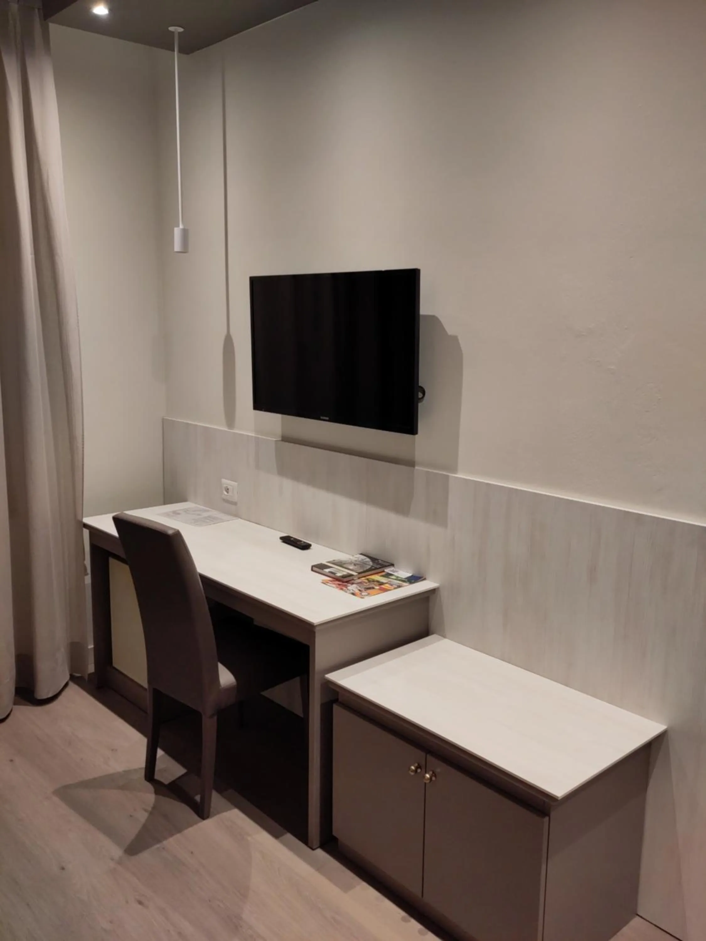 TV and multimedia in Confidence Hotel Europa