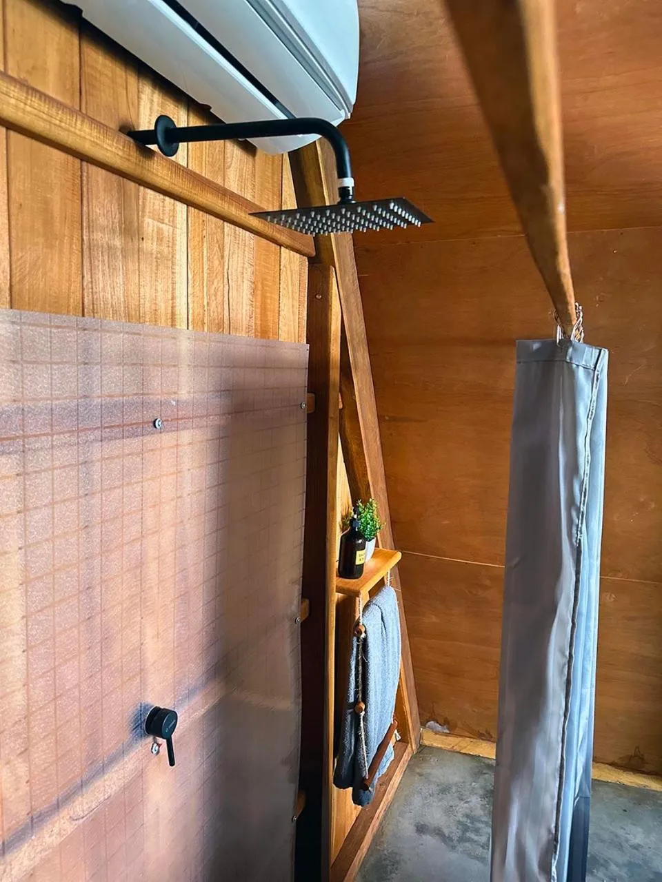 Shower in El Búho Lagoon Bacalar