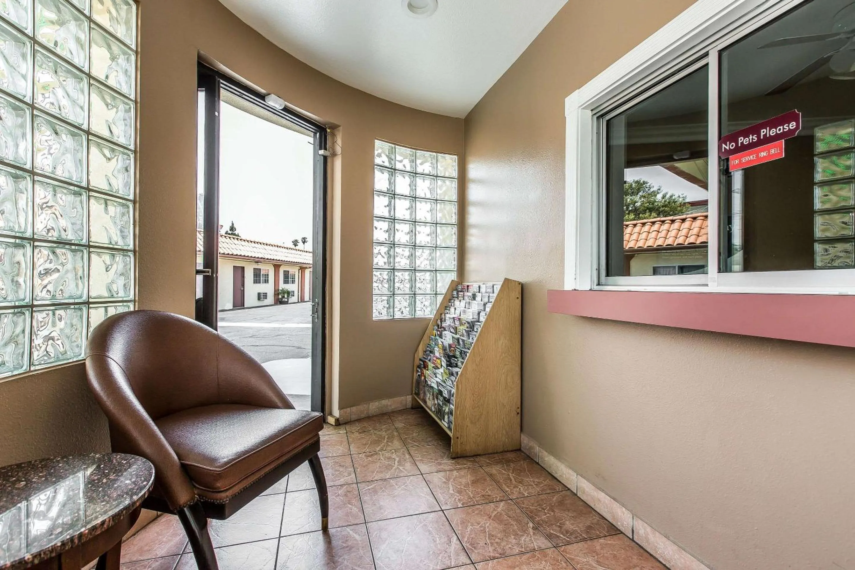 Lobby or reception in Rodeway Inn Ventura Midtown