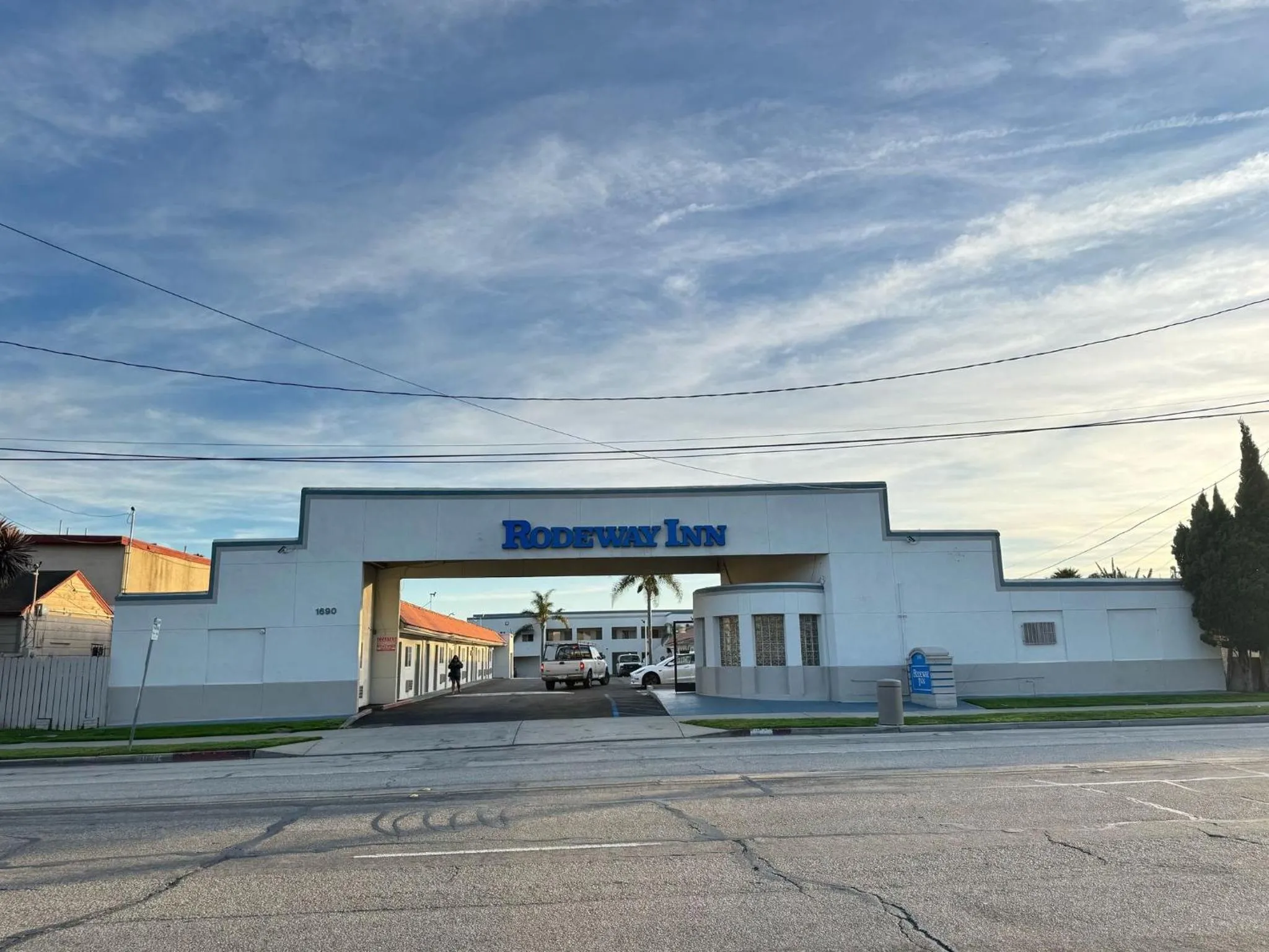 Property building in Rodeway Inn Ventura Midtown
