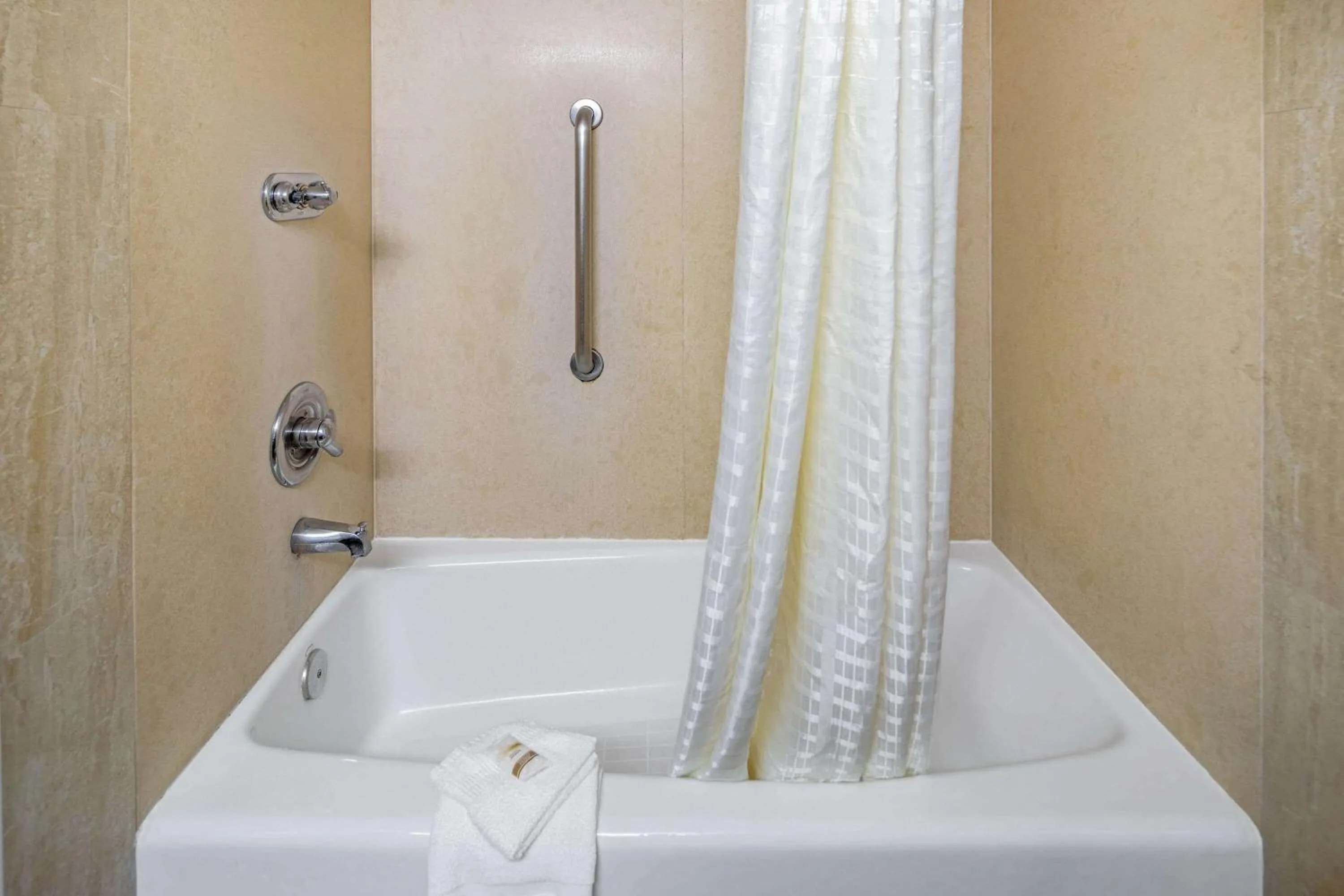 Bathroom in La Quinta by Wyndham Temecula