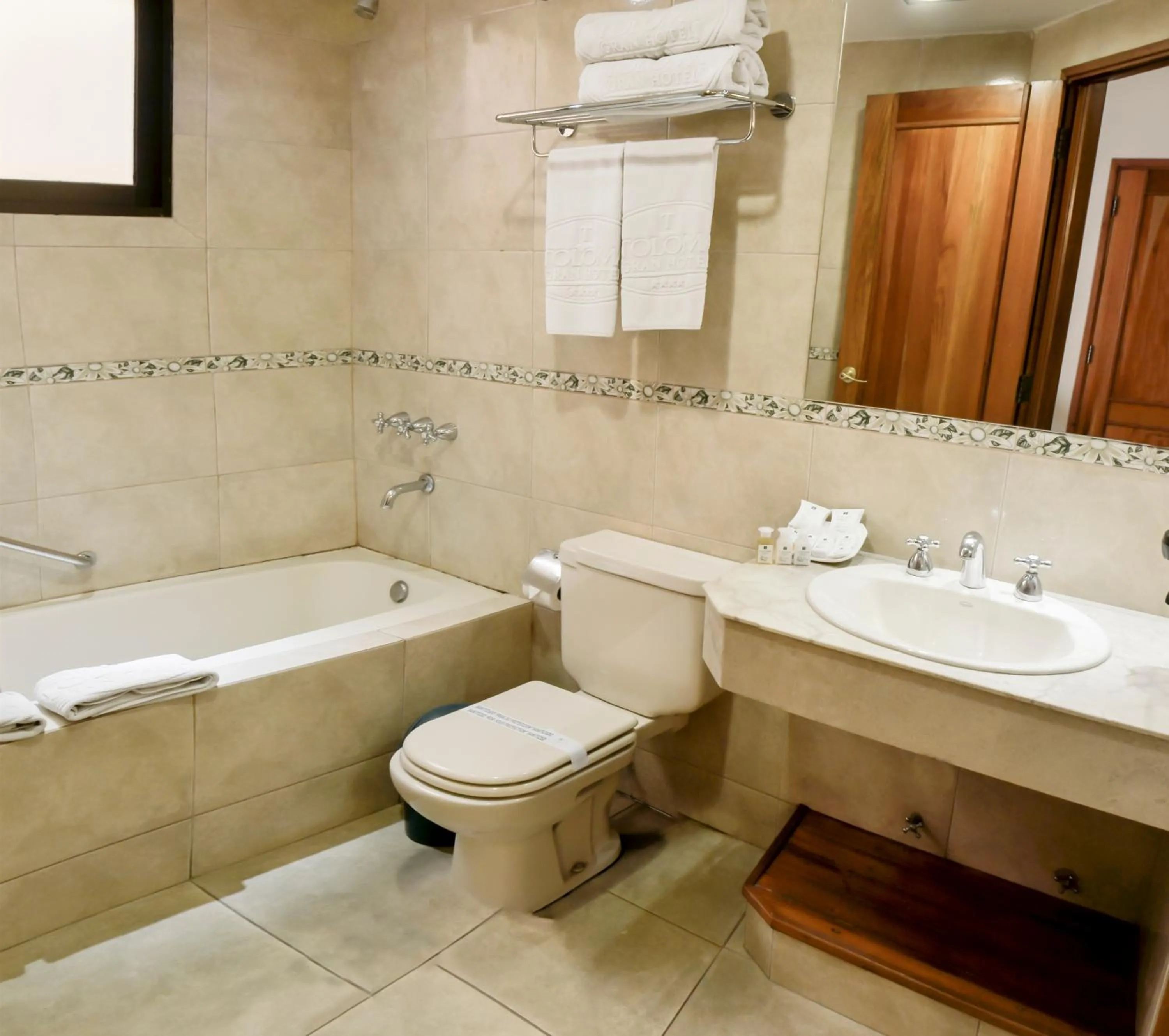 Toilet in Gran Hotel Toloma